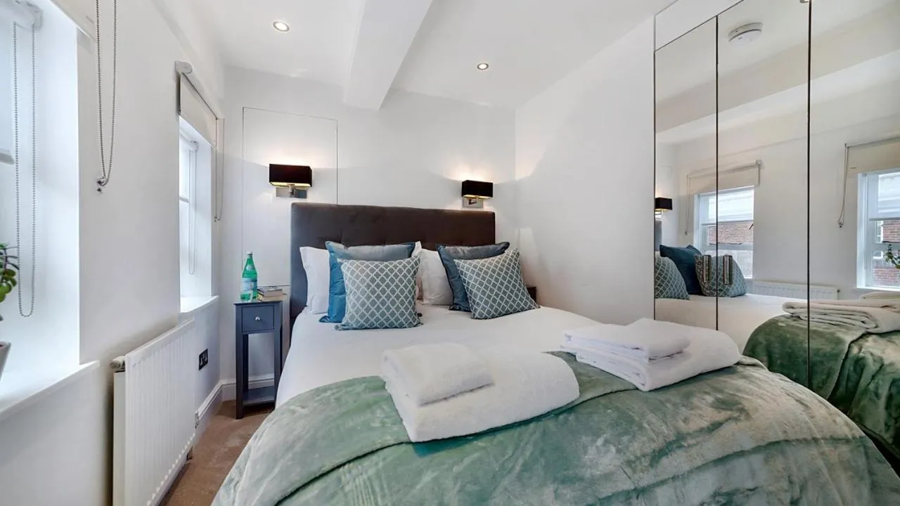 Bed in Nell Gwynn Chelsea Accommodation