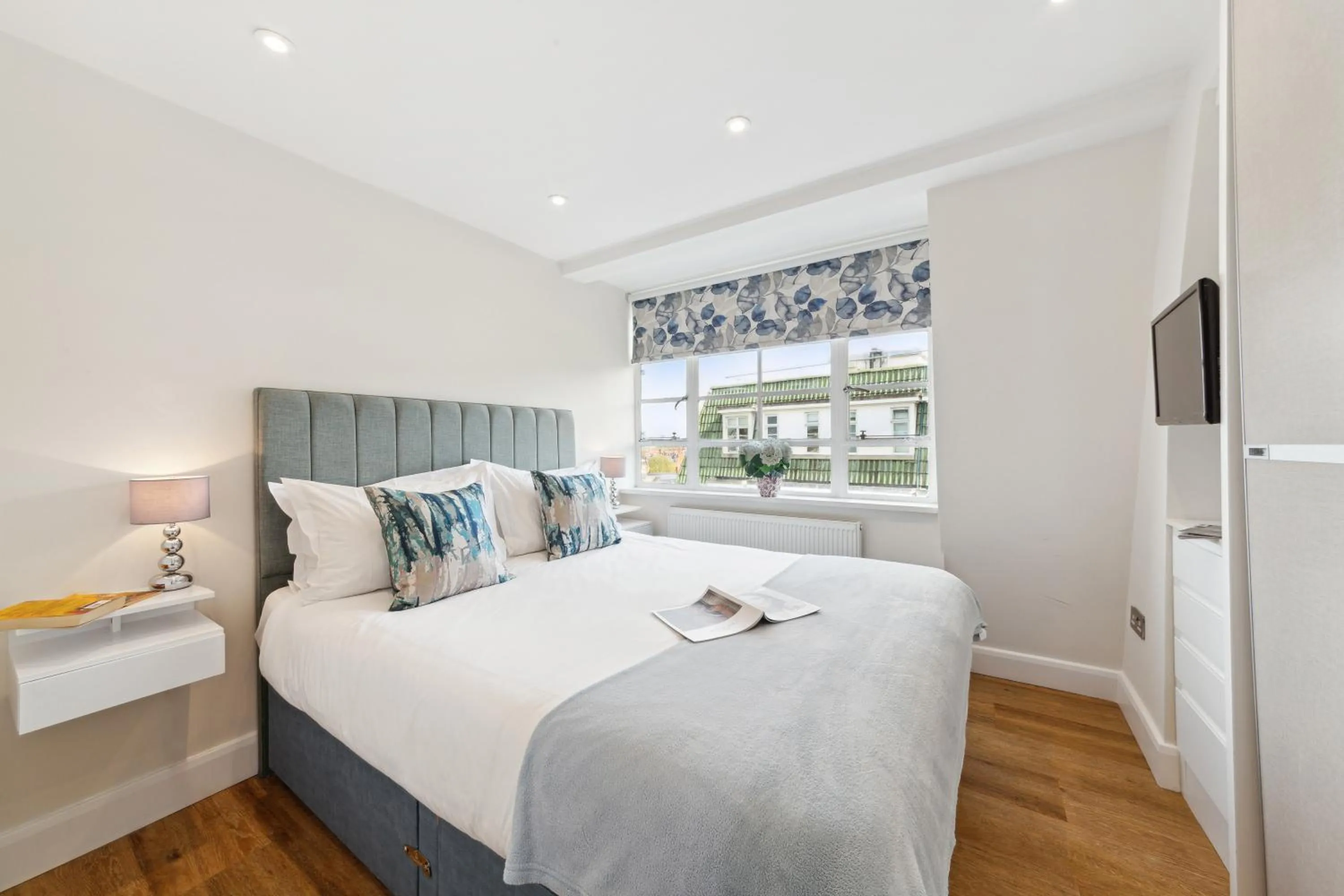 Bed in Nell Gwynn Chelsea Accommodation