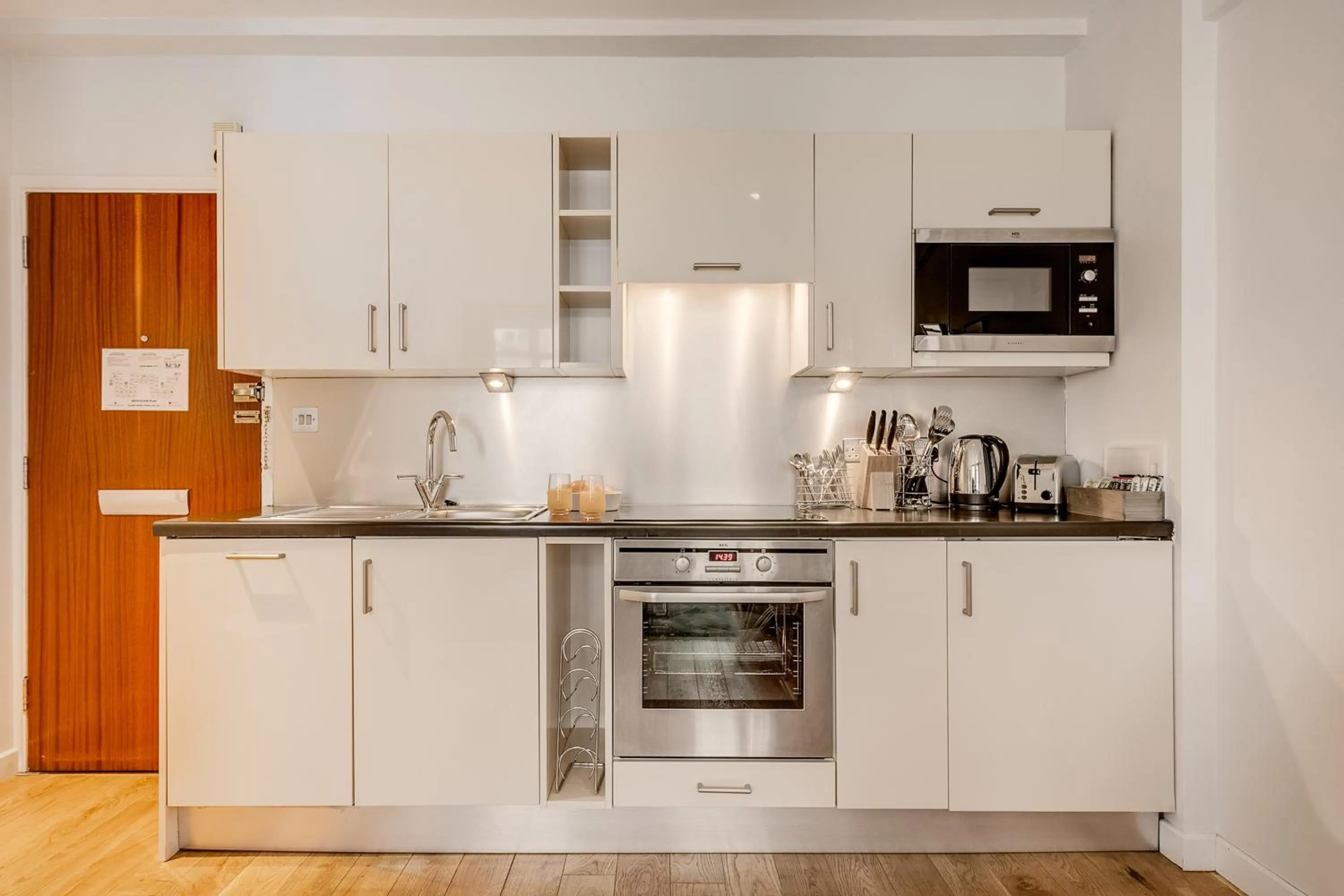 Kitchen or kitchenette in Nell Gwynn Chelsea Accommodation