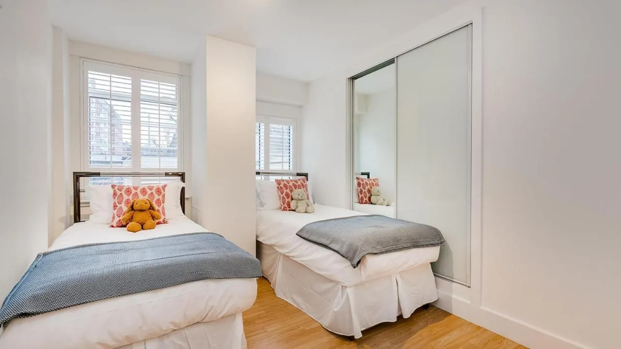 Bed in Nell Gwynn Chelsea Accommodation