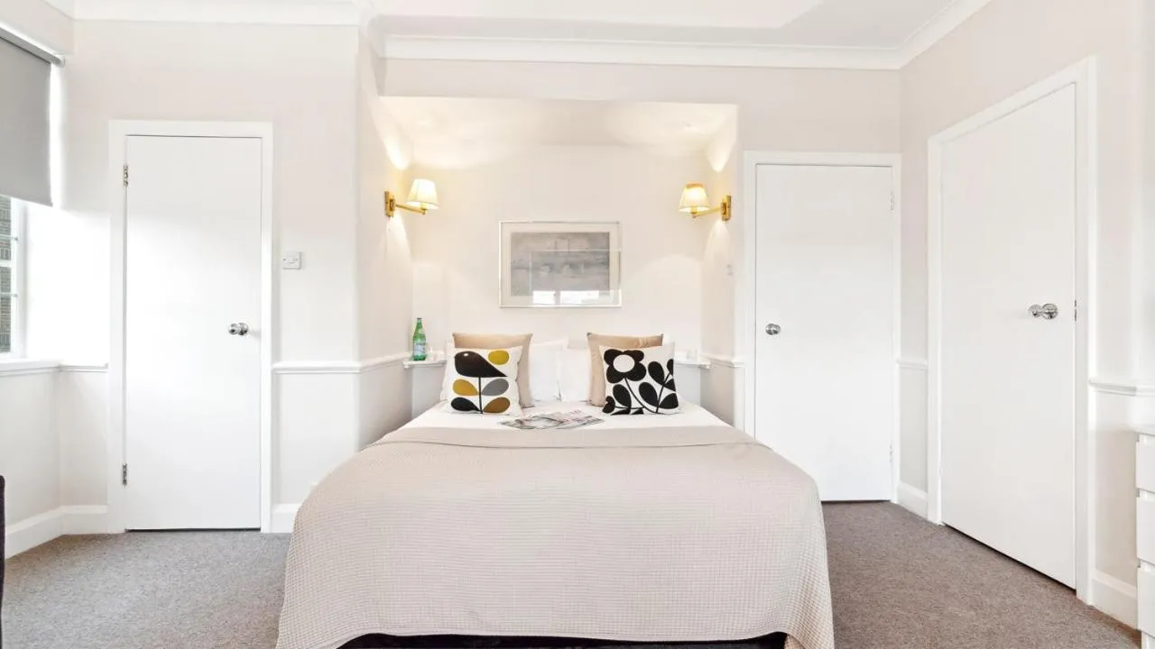 Bed in Nell Gwynn Chelsea Accommodation