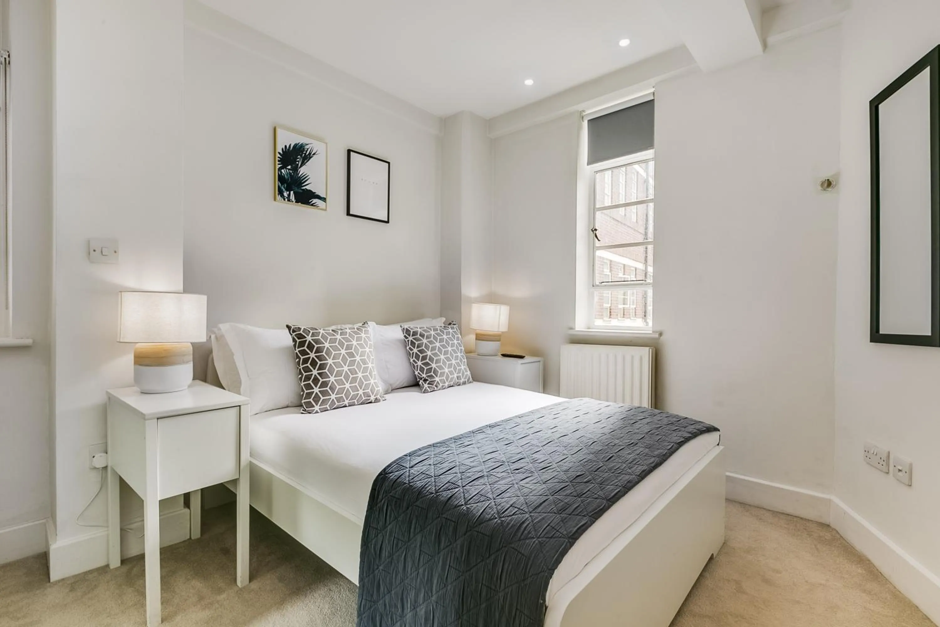 TV and multimedia, Bed in Nell Gwynn Chelsea Accommodation