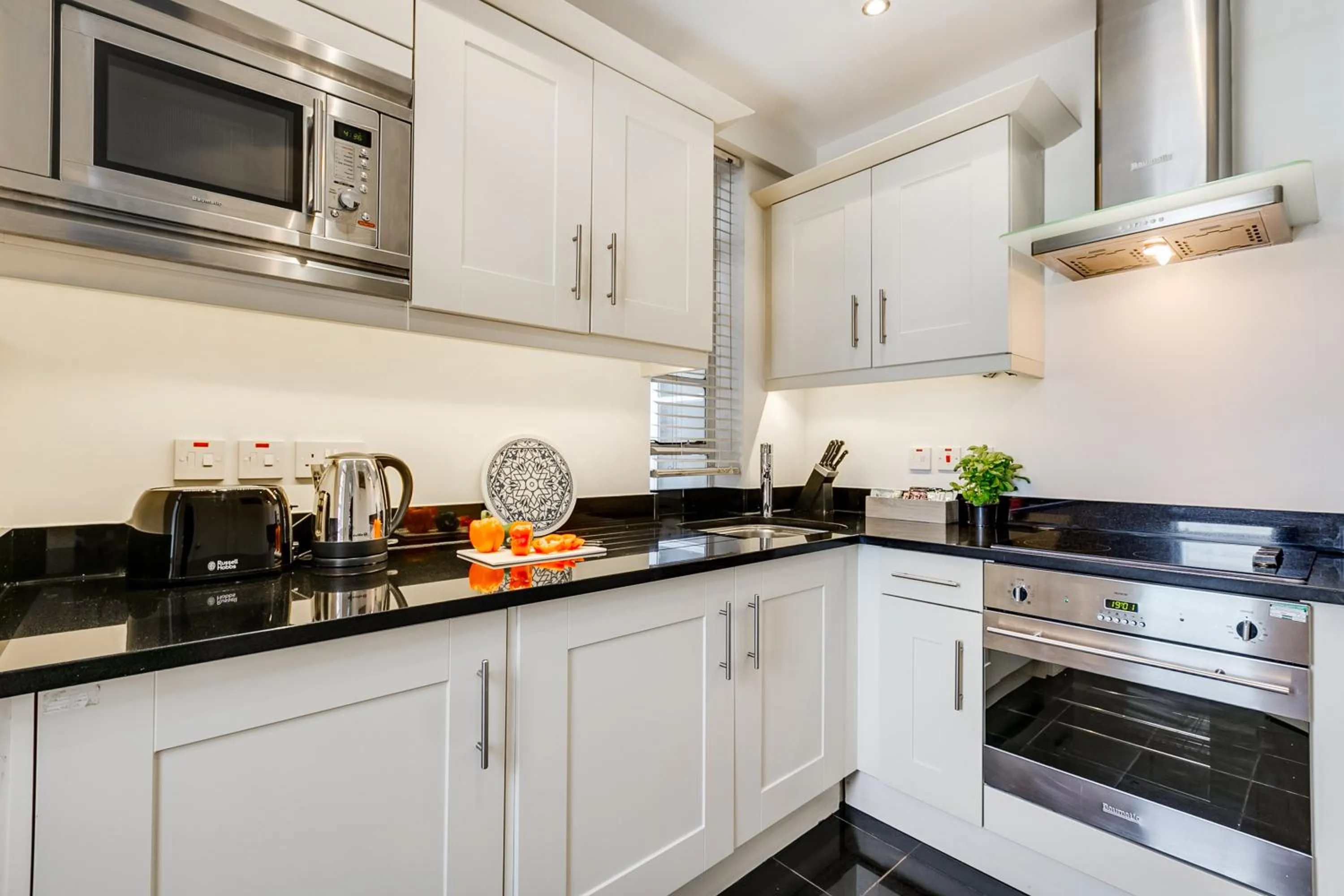 Kitchen or kitchenette in Nell Gwynn Chelsea Accommodation