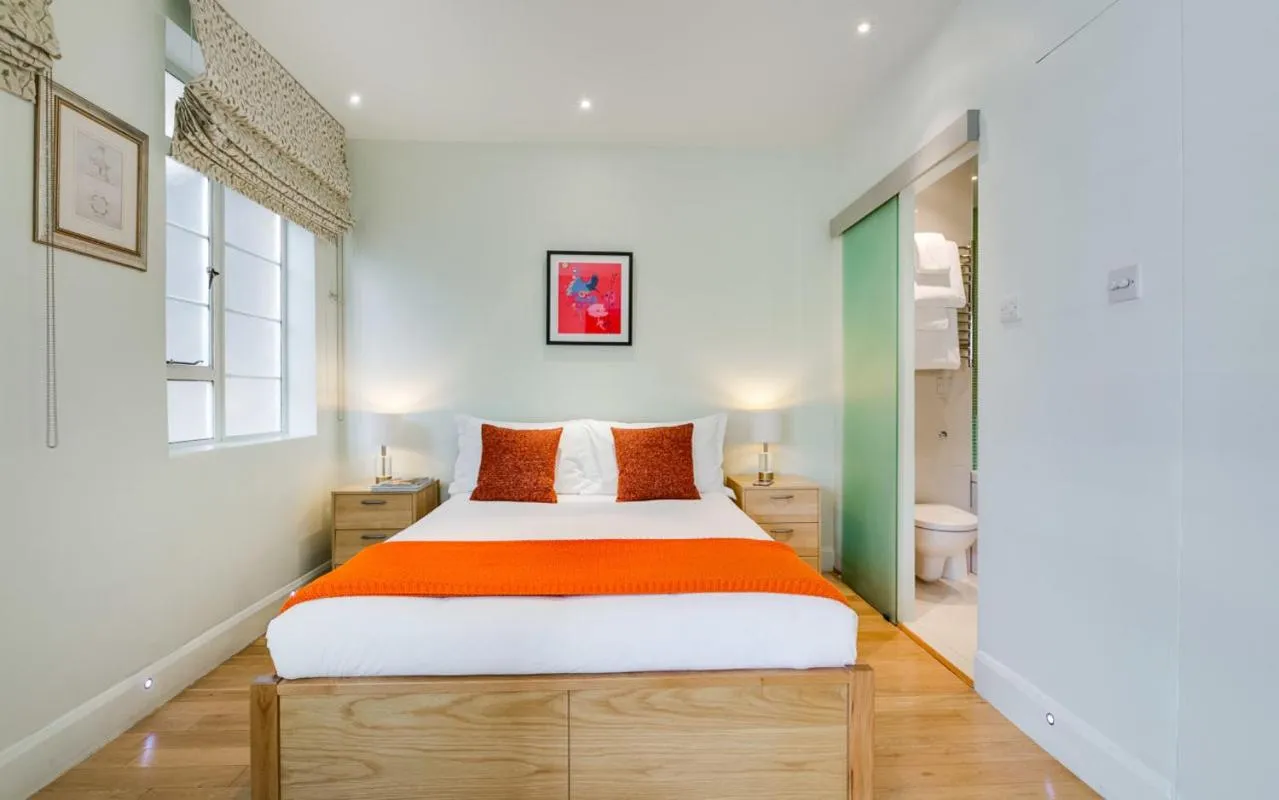 Bed in Nell Gwynn Chelsea Accommodation