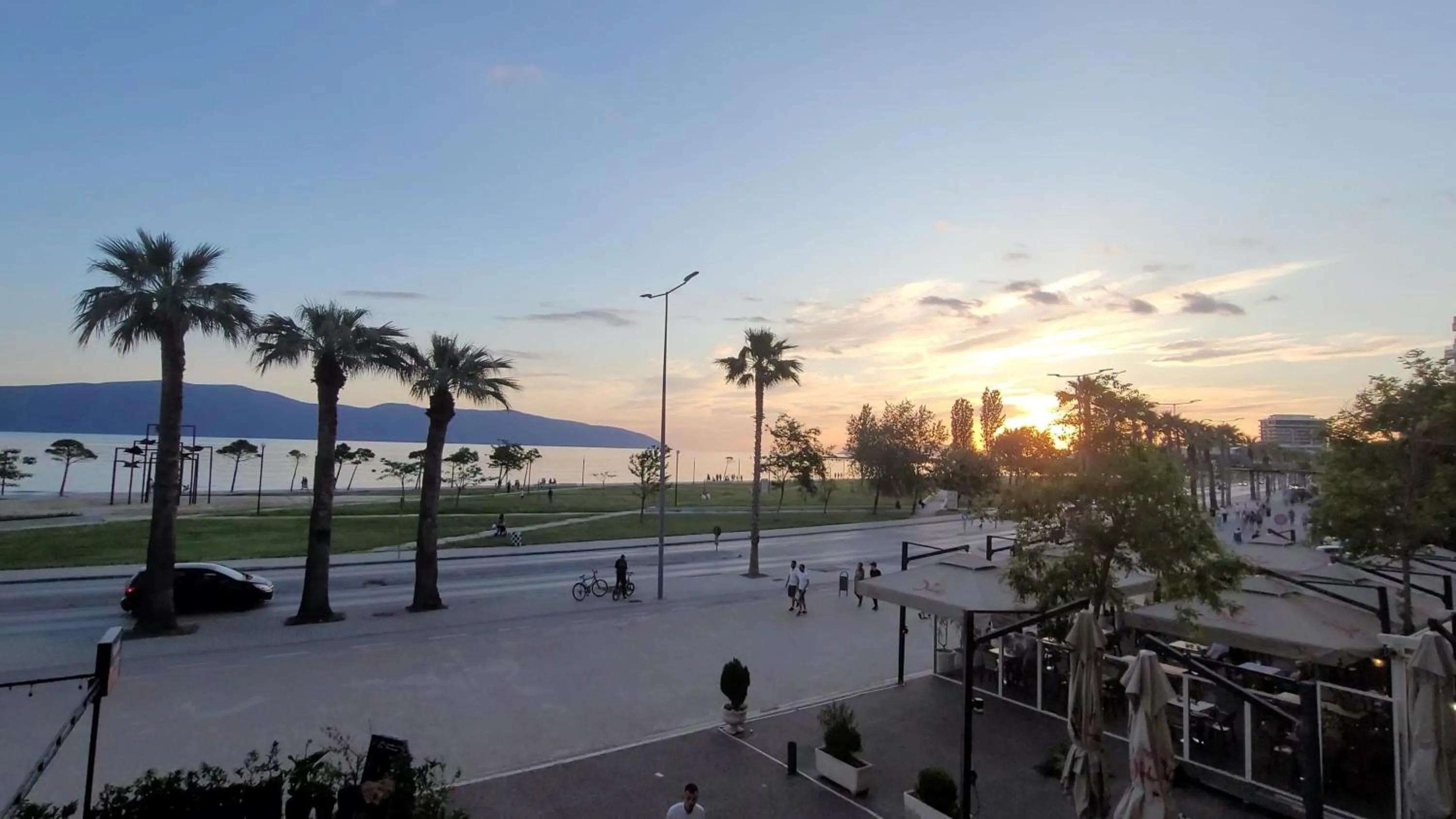 Neighbourhood in Haris Hotel