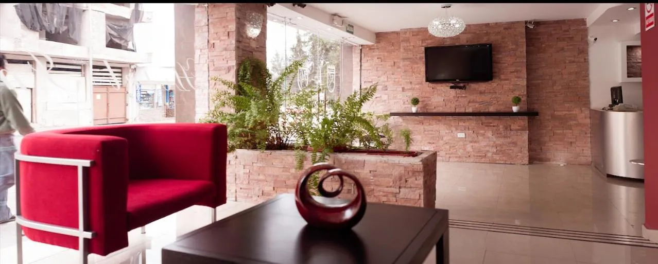 Communal lounge/ TV room in Hotel Imperial