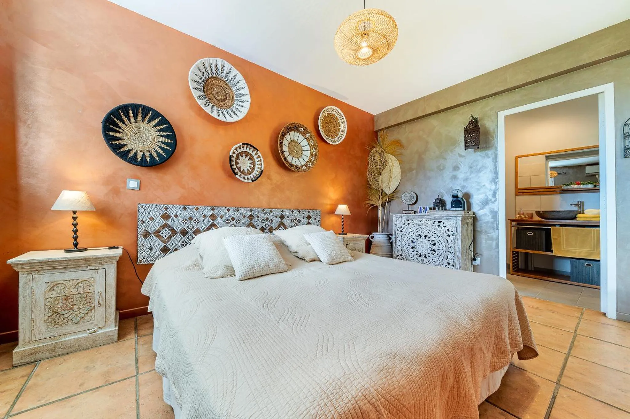 Photo of the whole room, Bed in La Plantation