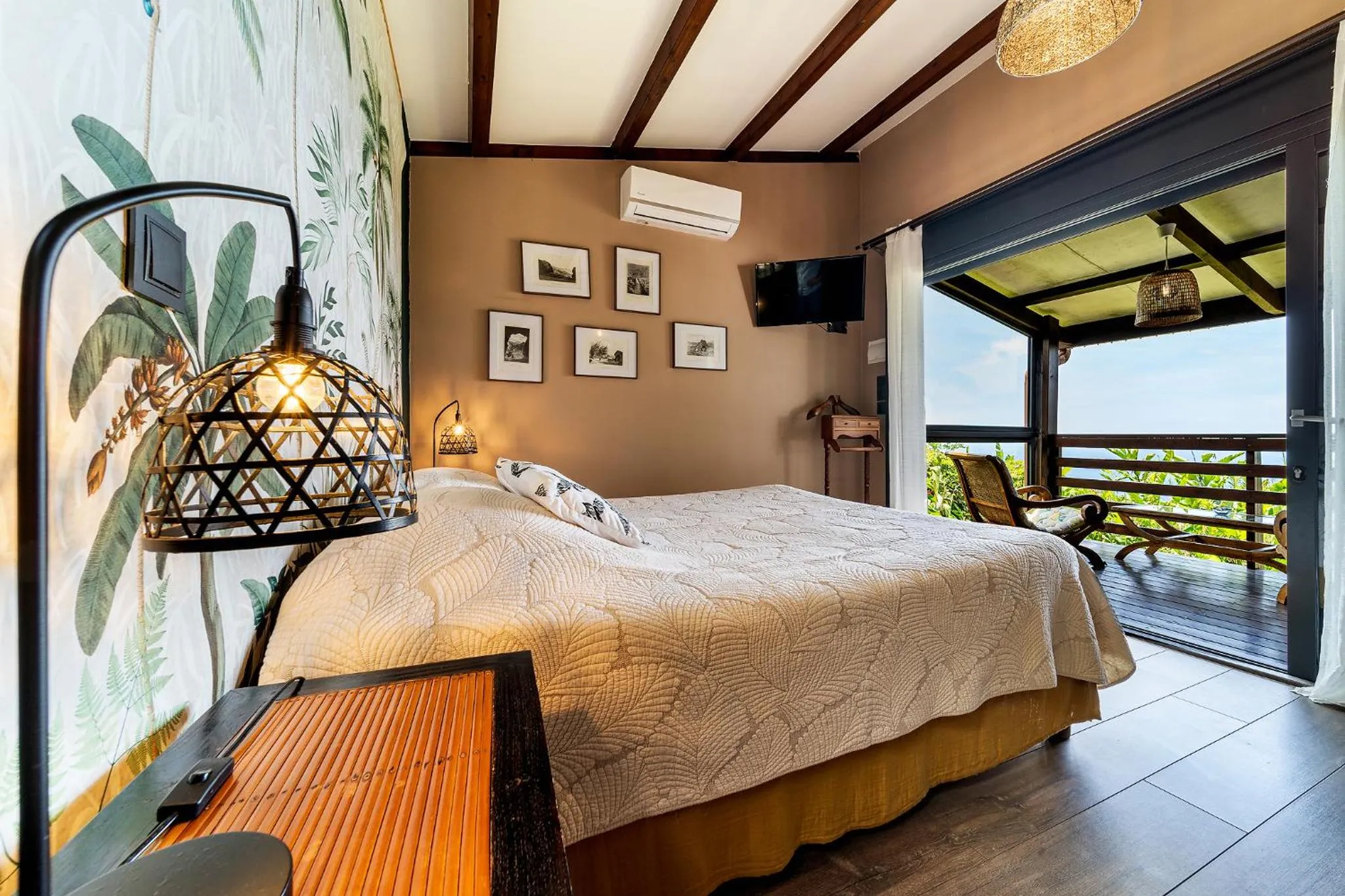 Photo of the whole room, Bed in La Plantation