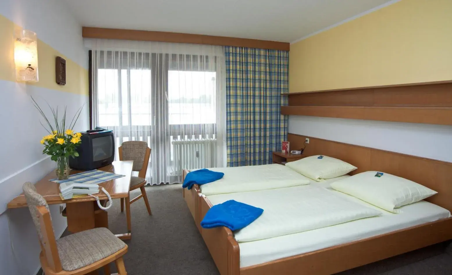Budget Double Room in Hotel am Regenbogen Budget Double Room in Hotel am Regenbogen