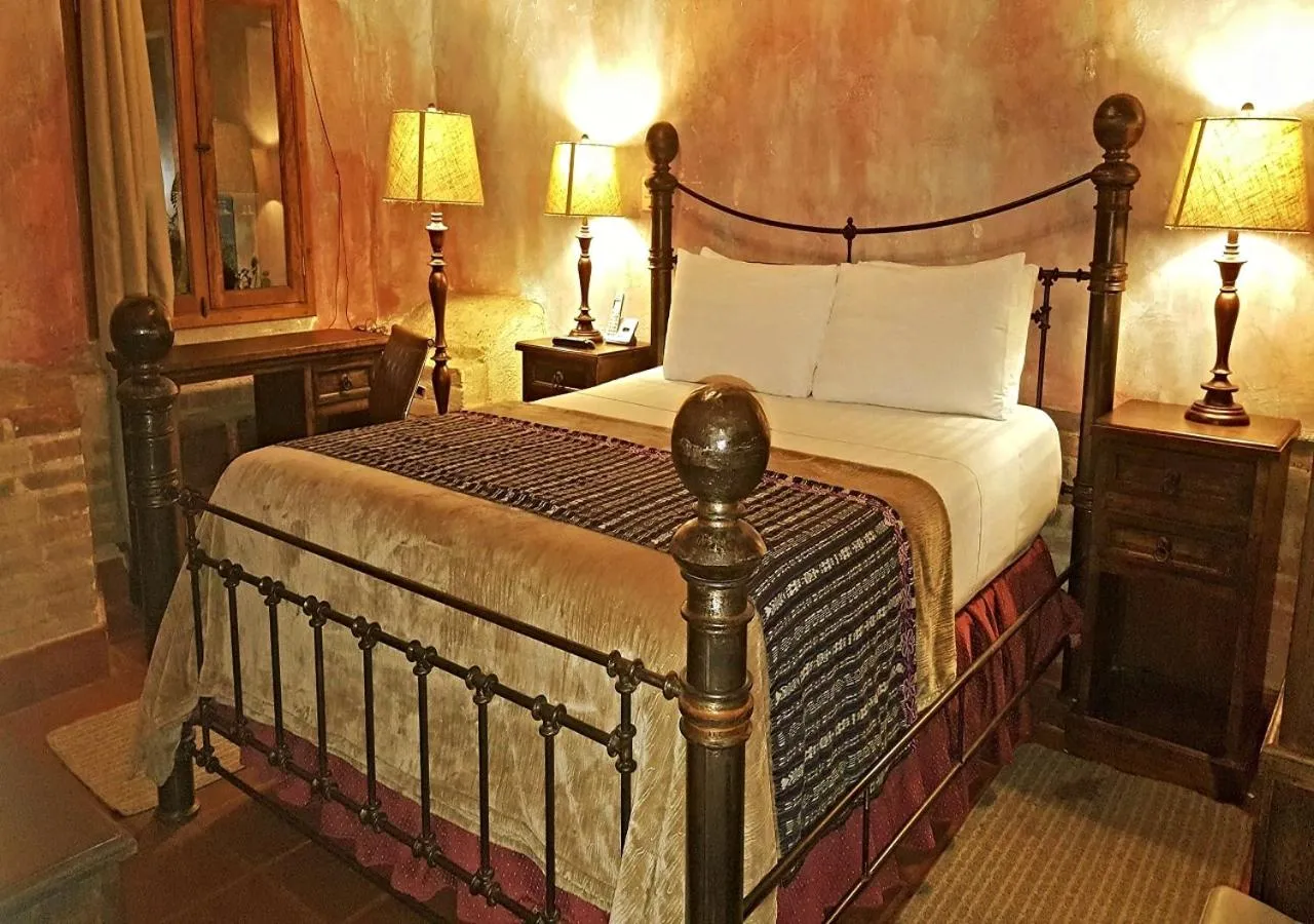 Bedroom, Bed in Hotel Eterna Primavera Antigua