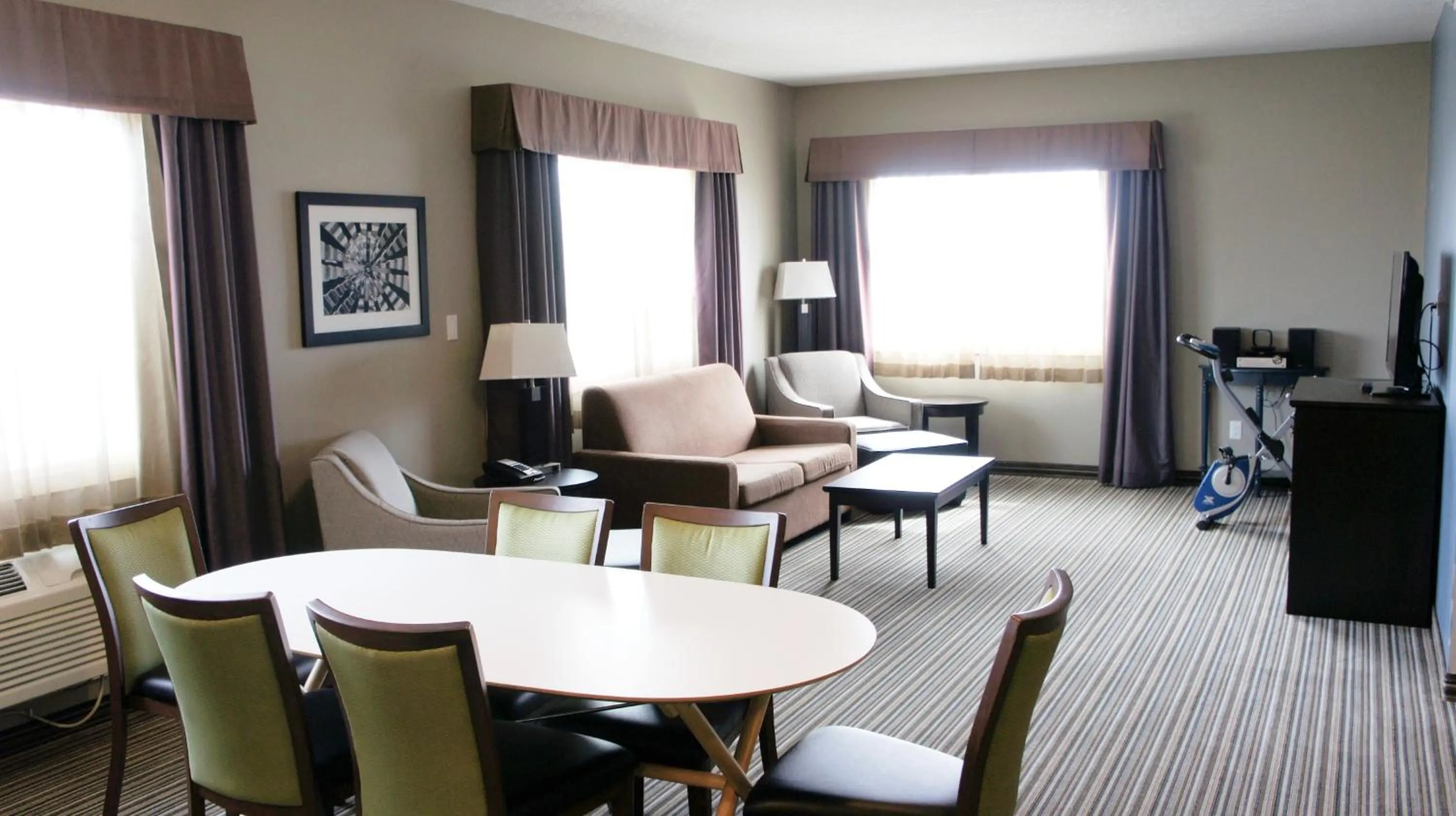 TV and multimedia in Best Western PLUS Fort Saskatchewan Inn & Suites