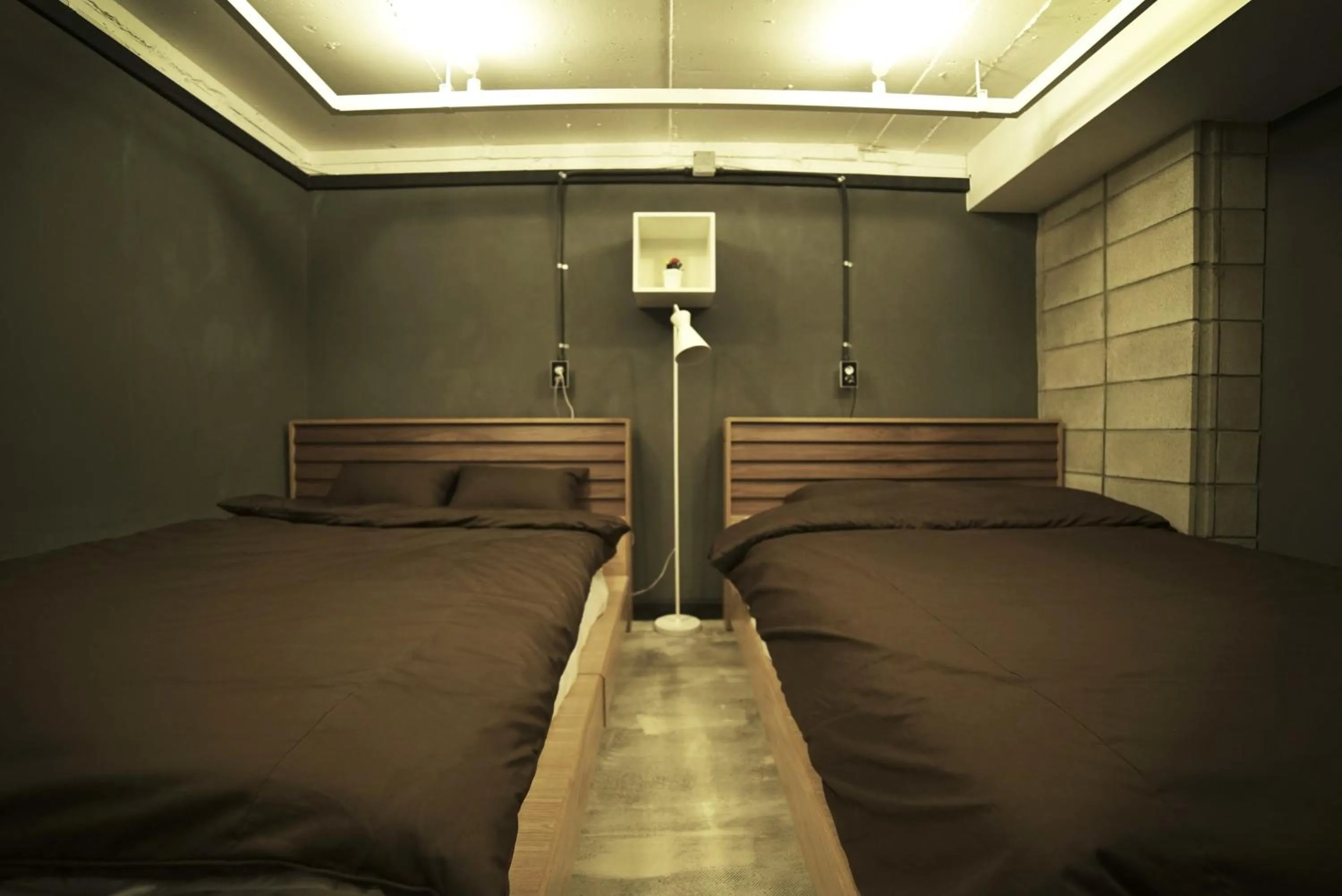 Shower, Bed in That House Hongdae