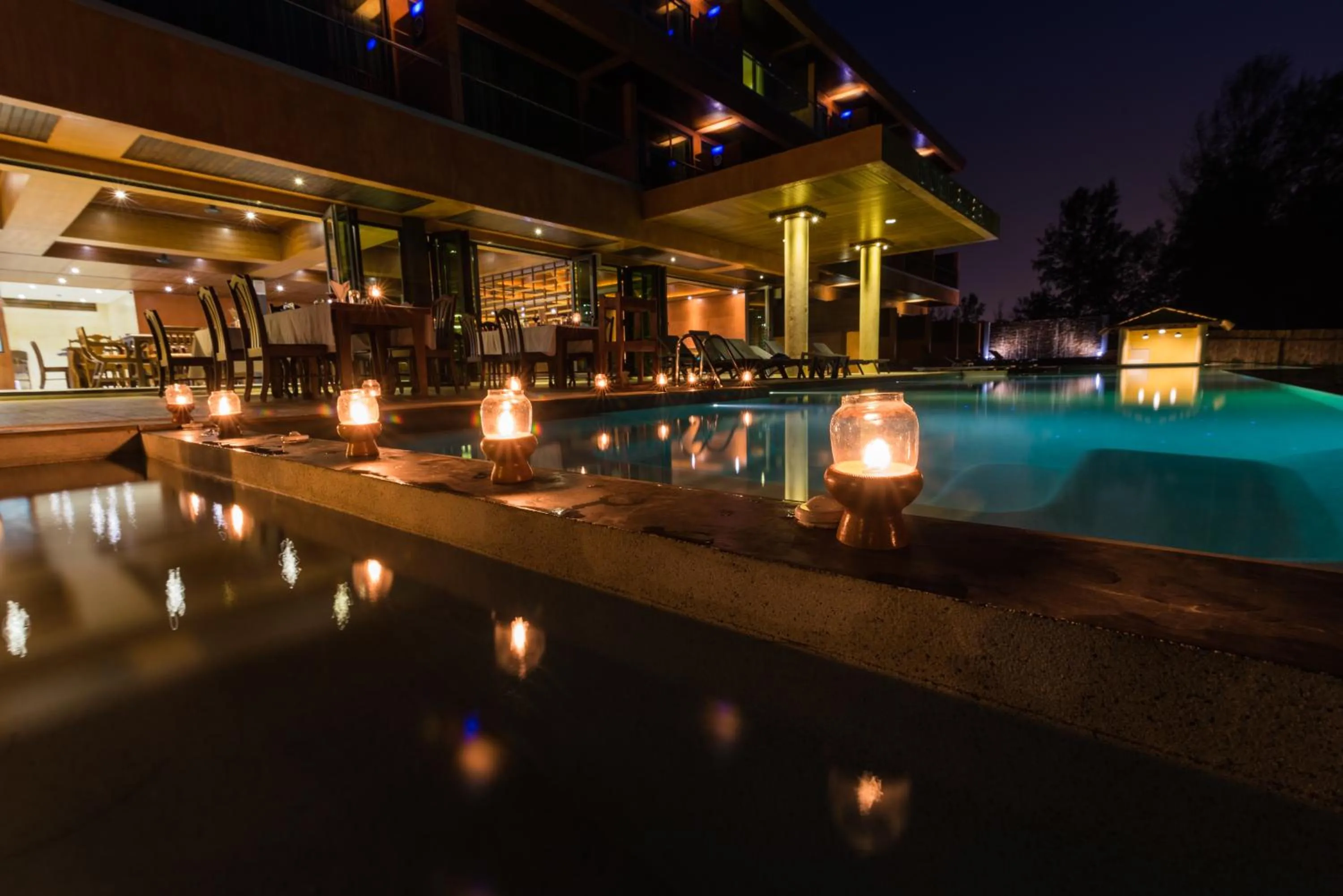 Restaurant/places to eat in Coriacea Beachfront Boutique Phuket Resort