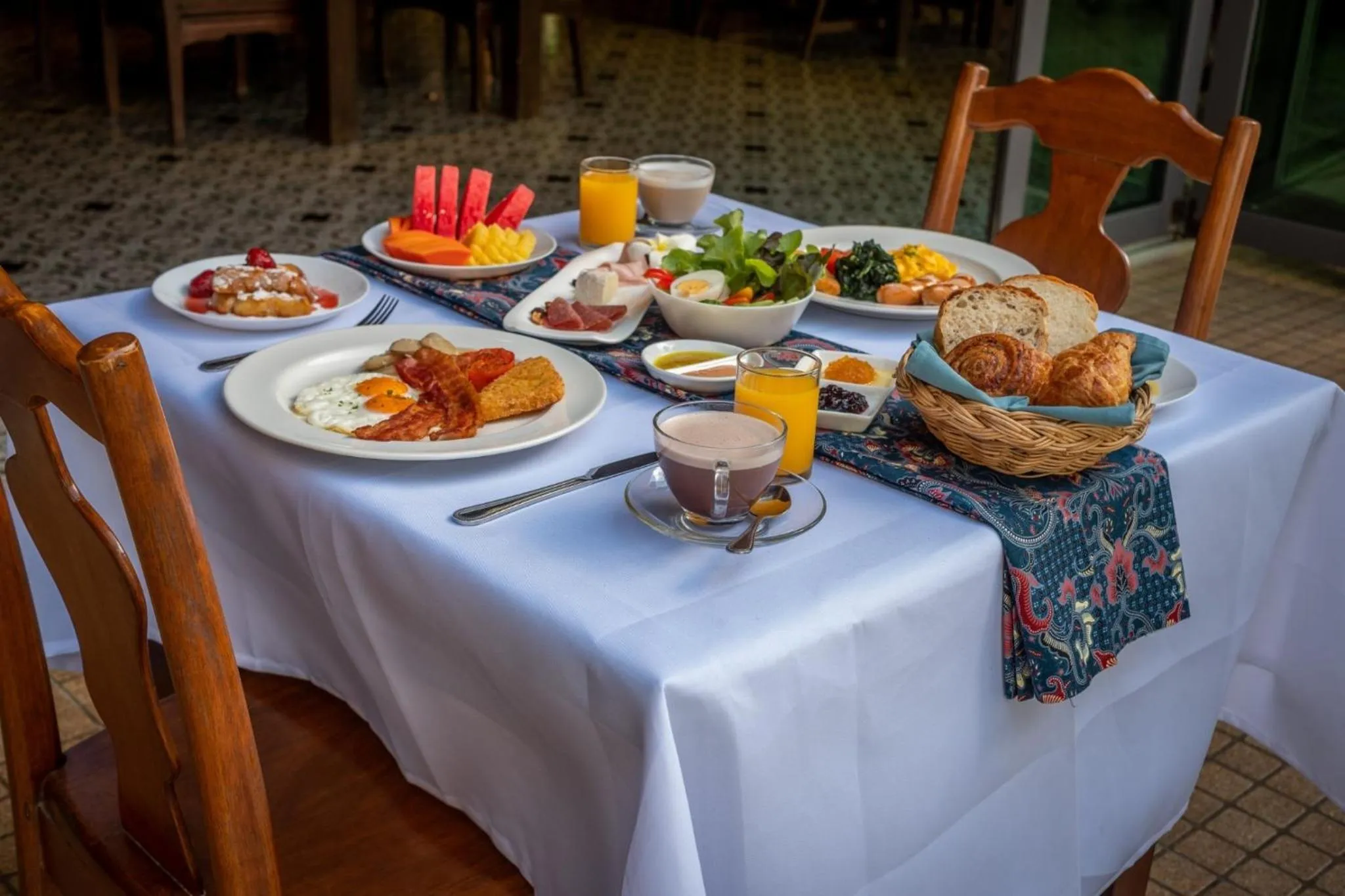 Meals in Coriacea Beachfront Boutique Phuket Resort