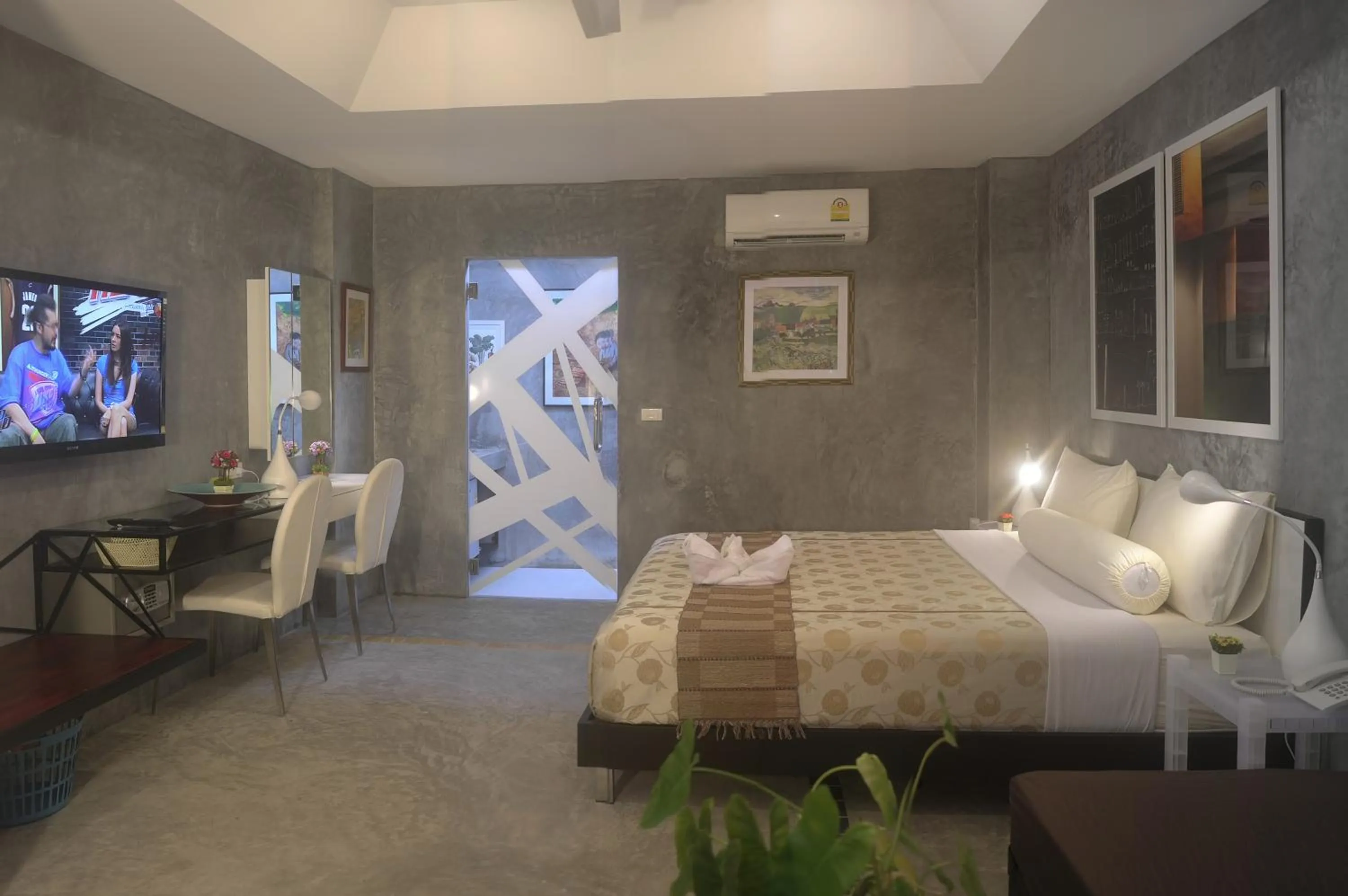 Toilet, Bed in Phuket Paradiso