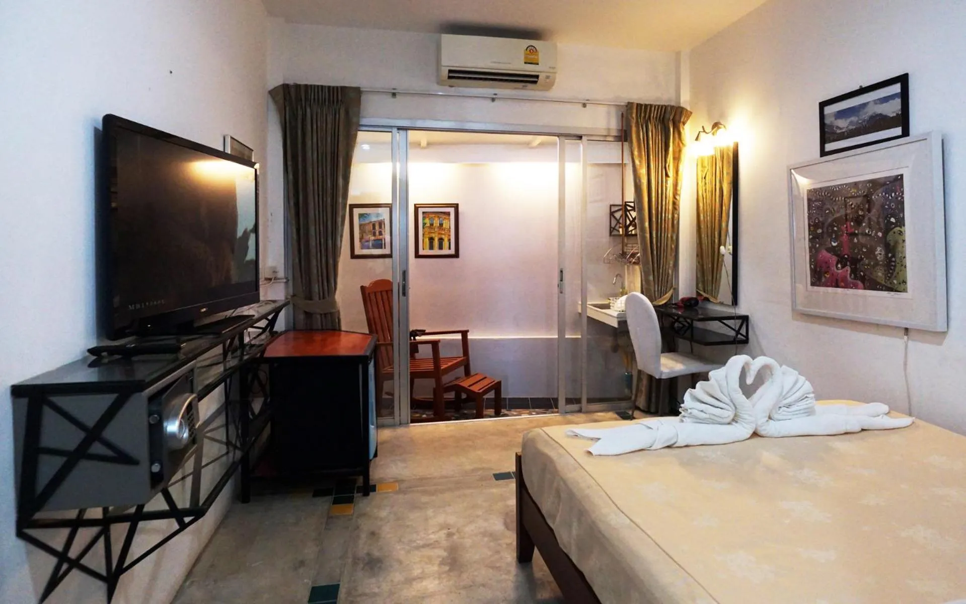 Bed in Phuket Paradiso