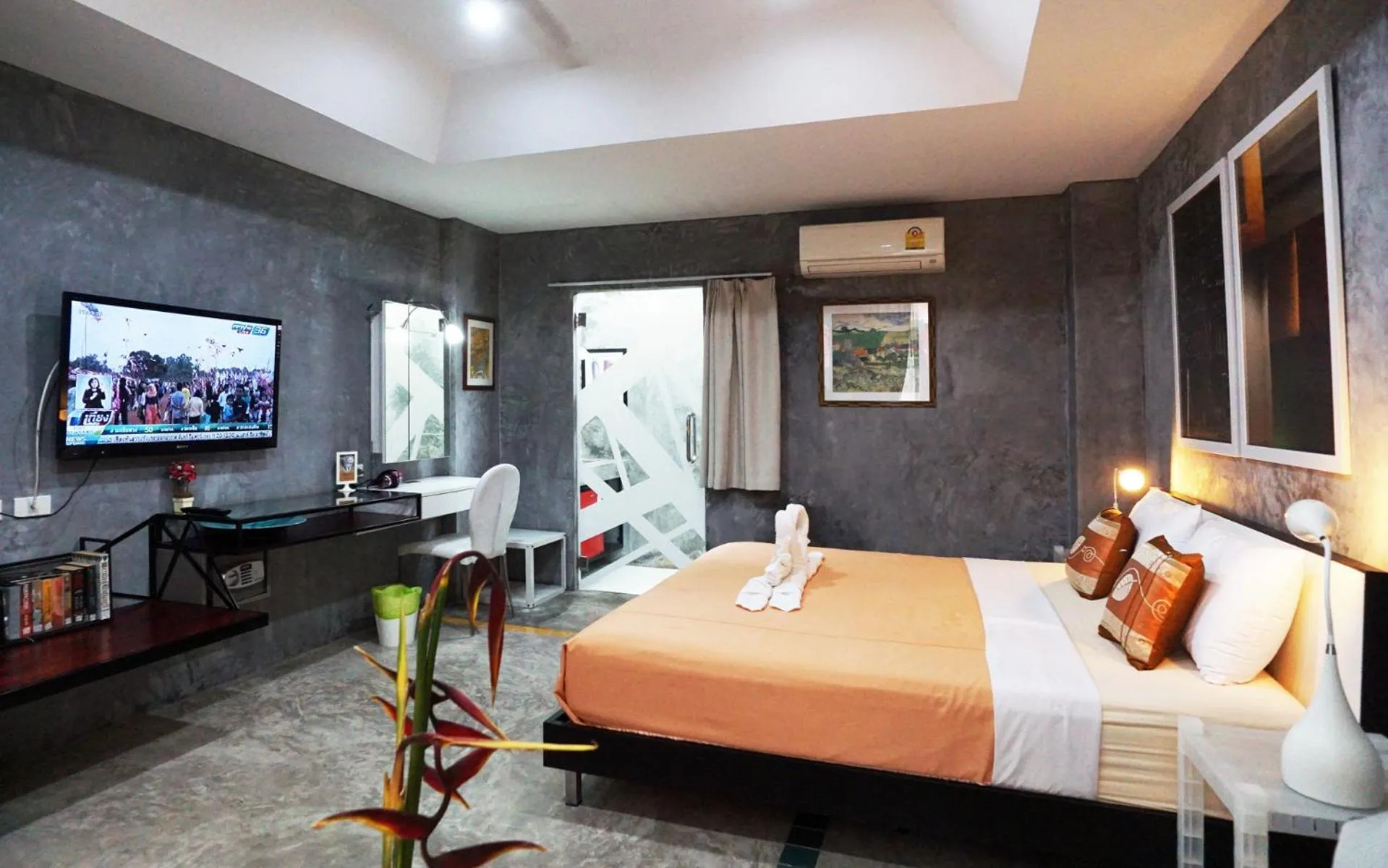 Property building, Bed in Phuket Paradiso