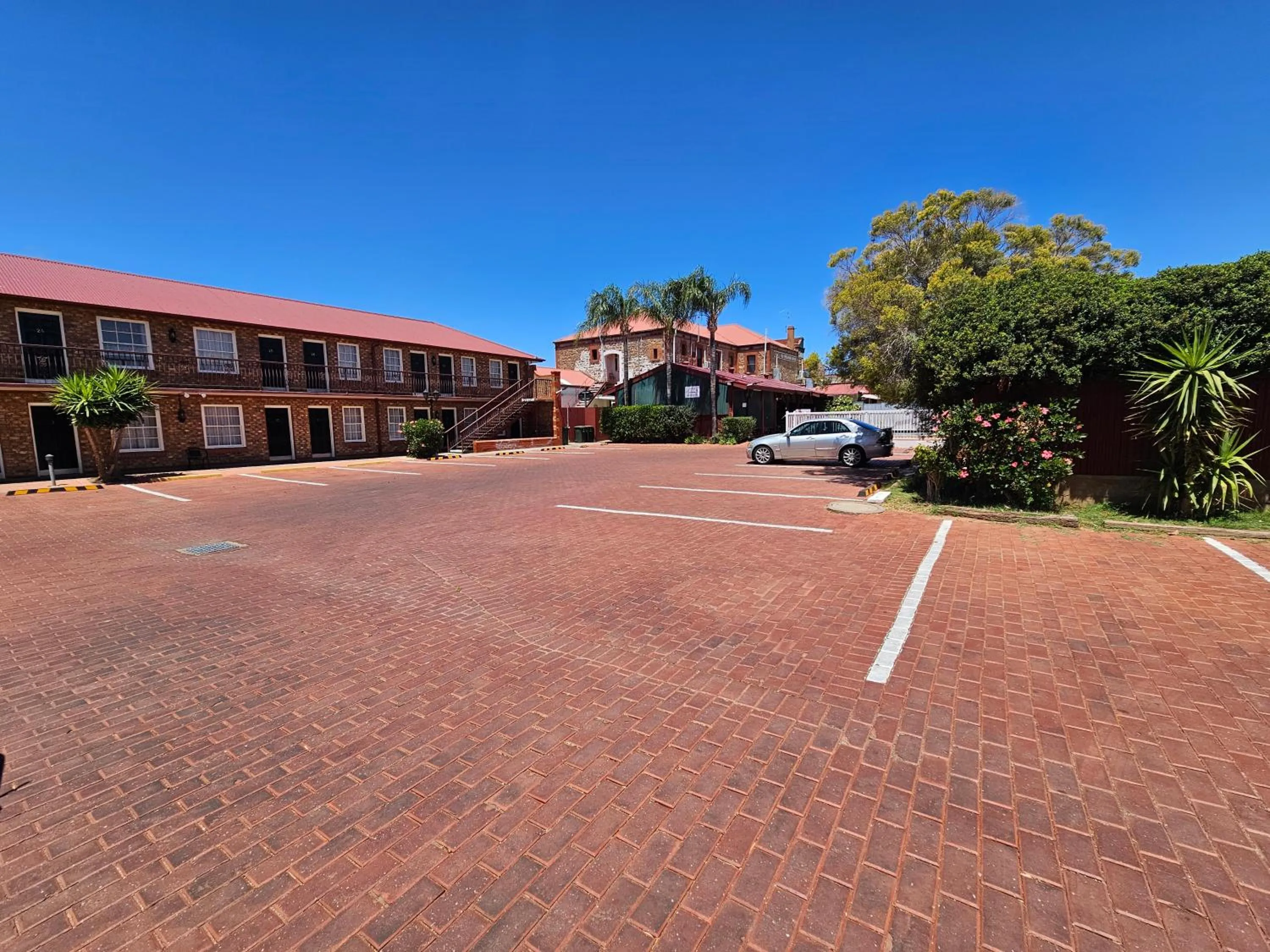 Property building in Old Willyama Motor Inn