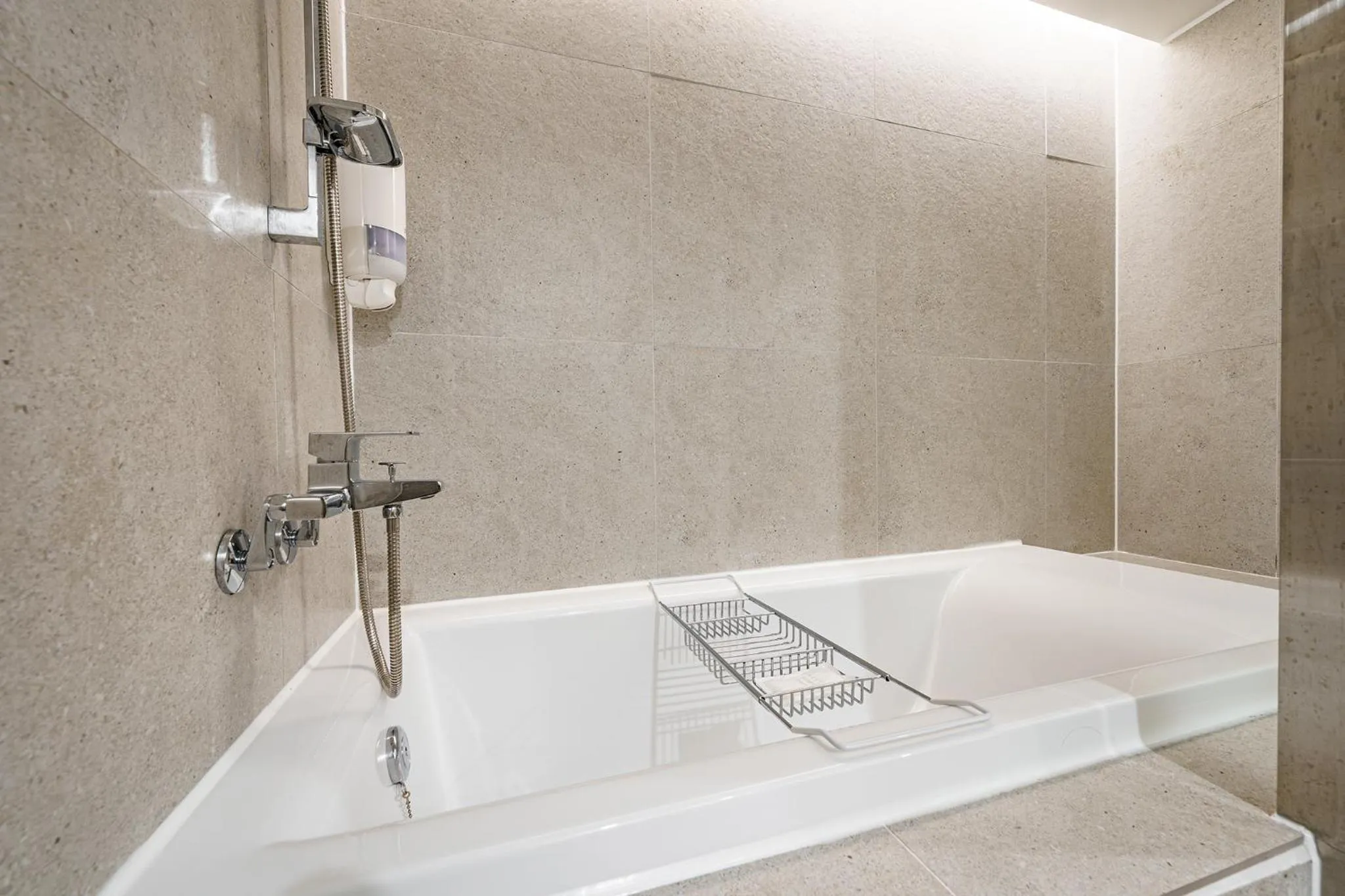 Shower in 25hours Hotel