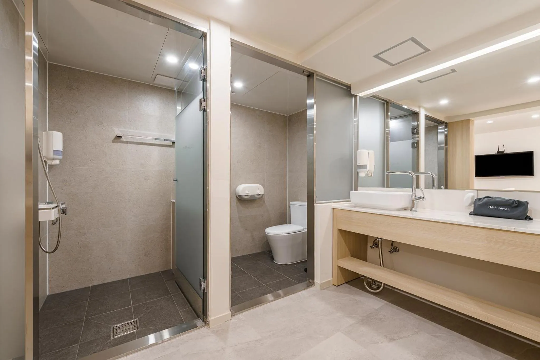 Shower in 25hours Hotel