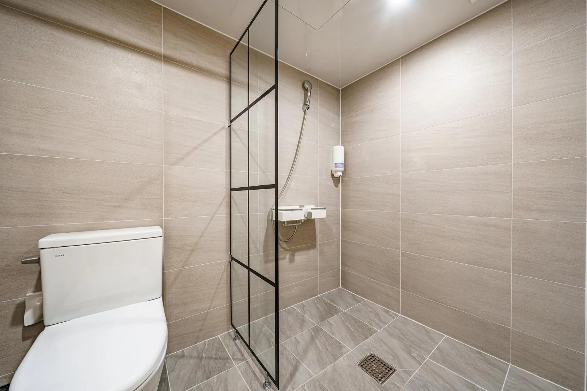 Shower in 25hours Hotel