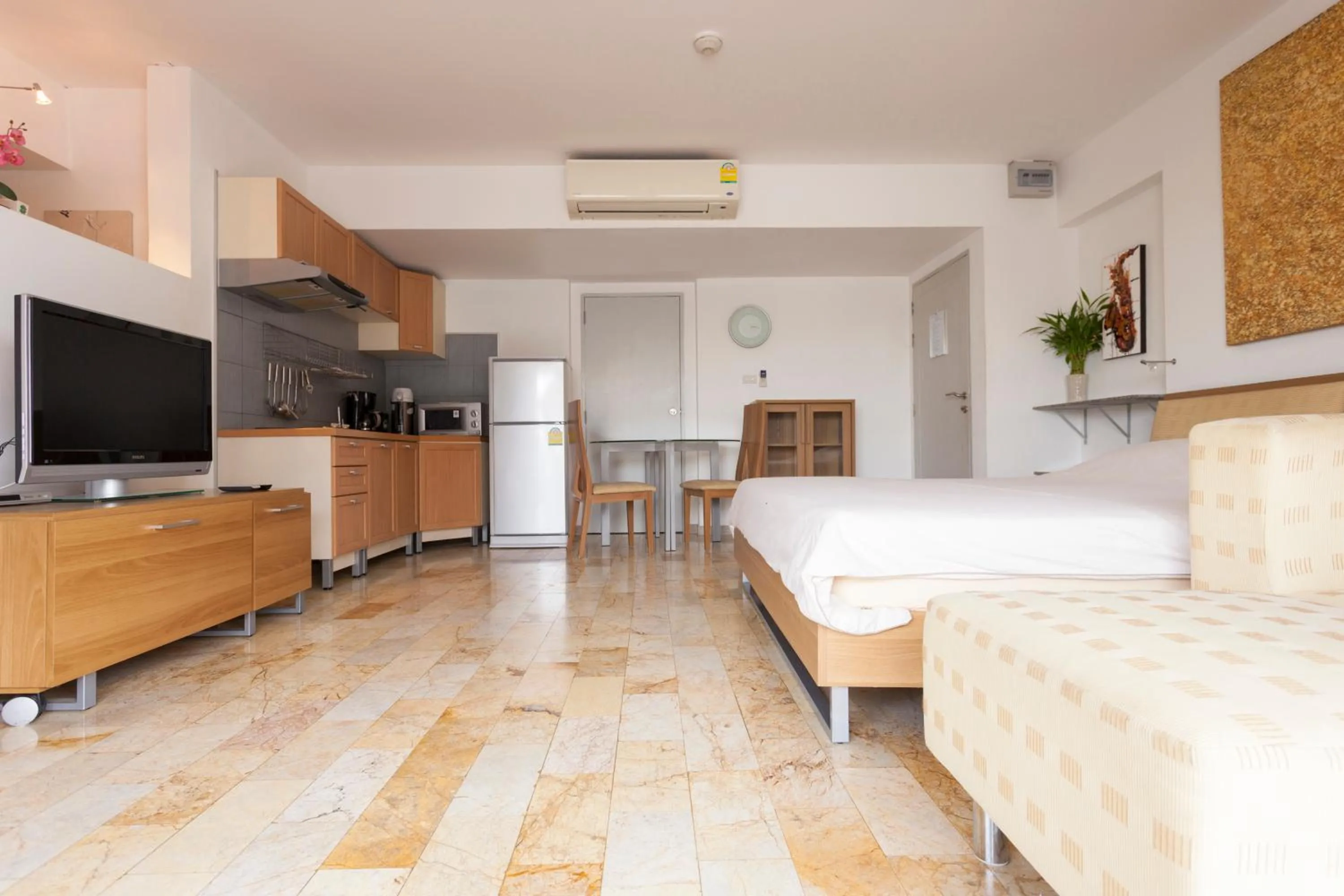 Photo of the whole room, Bed in Galare Thong Tower