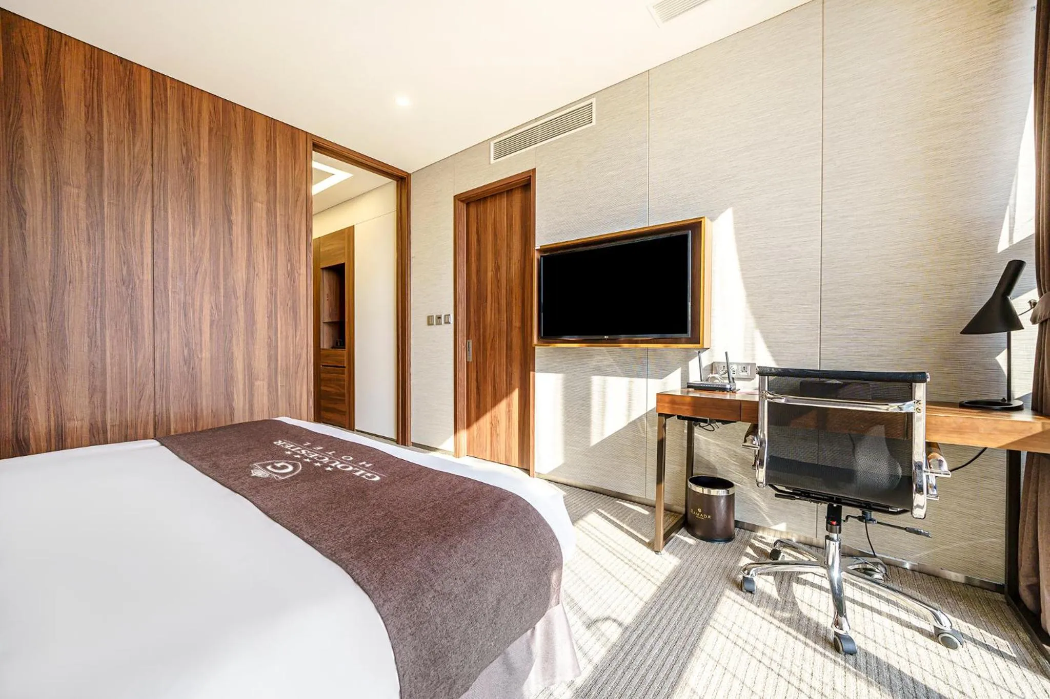 Bed in Gloucester Hotel Incheon