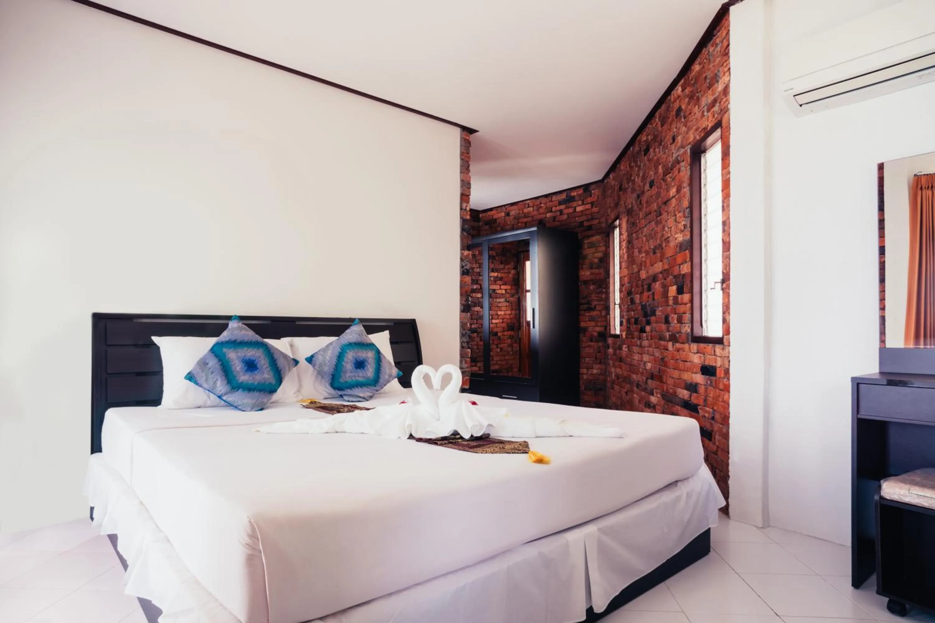 Photo of the whole room in Adang Island Resort