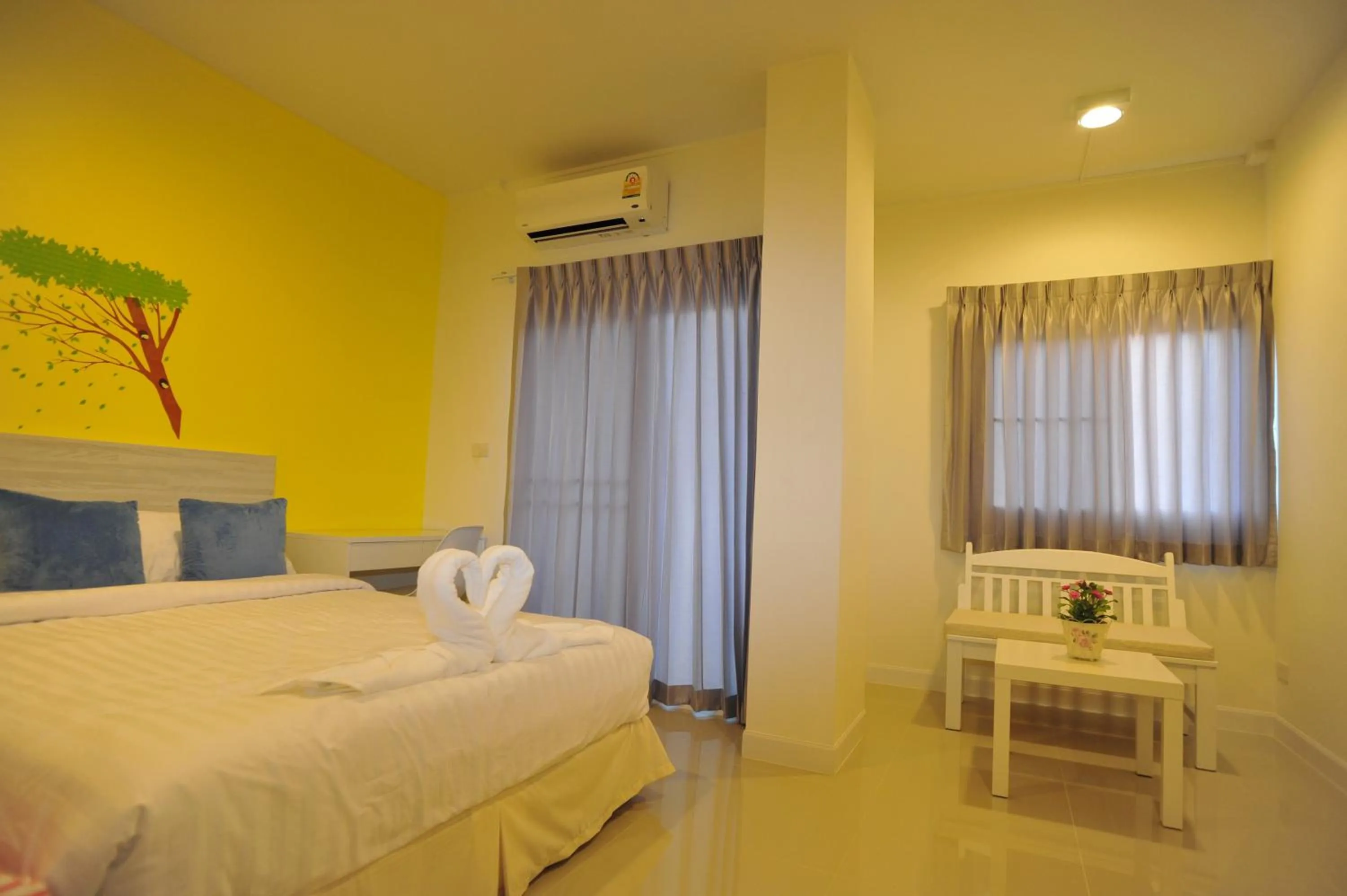 Photo of the whole room, Bed in The Garden Living