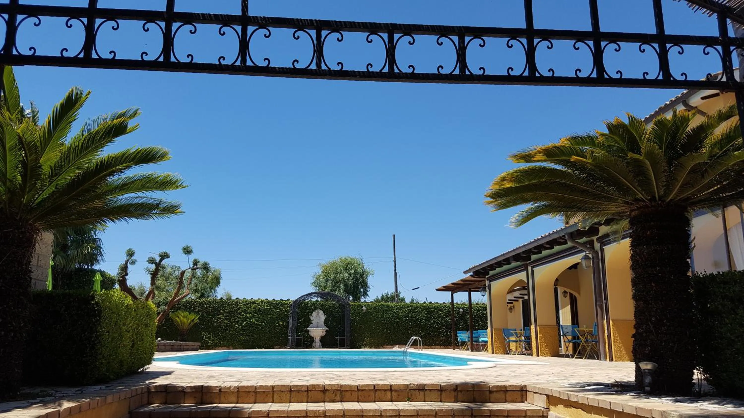 Swimming pool in Aquilamaior