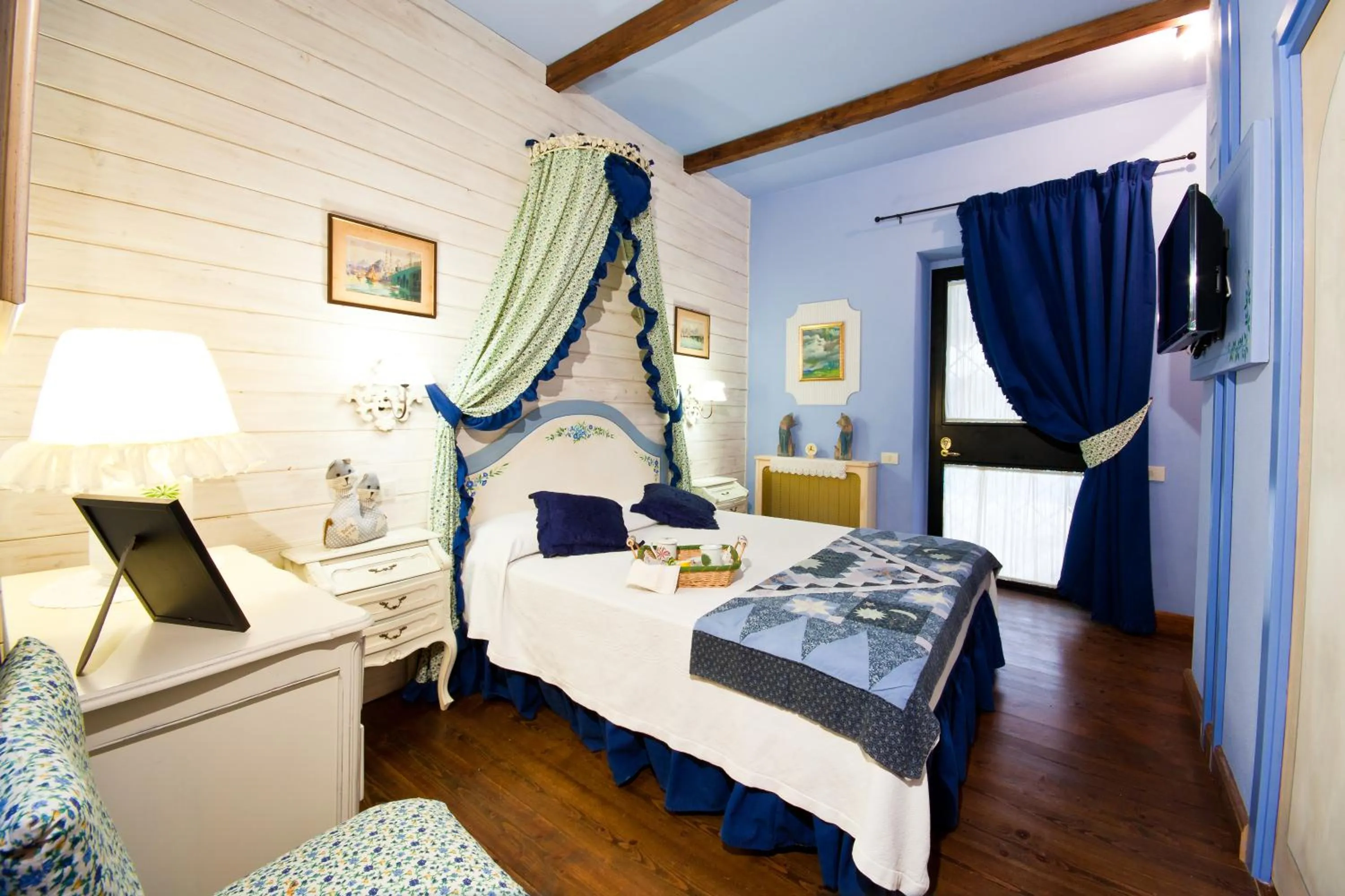 Bedroom in Aquilamaior