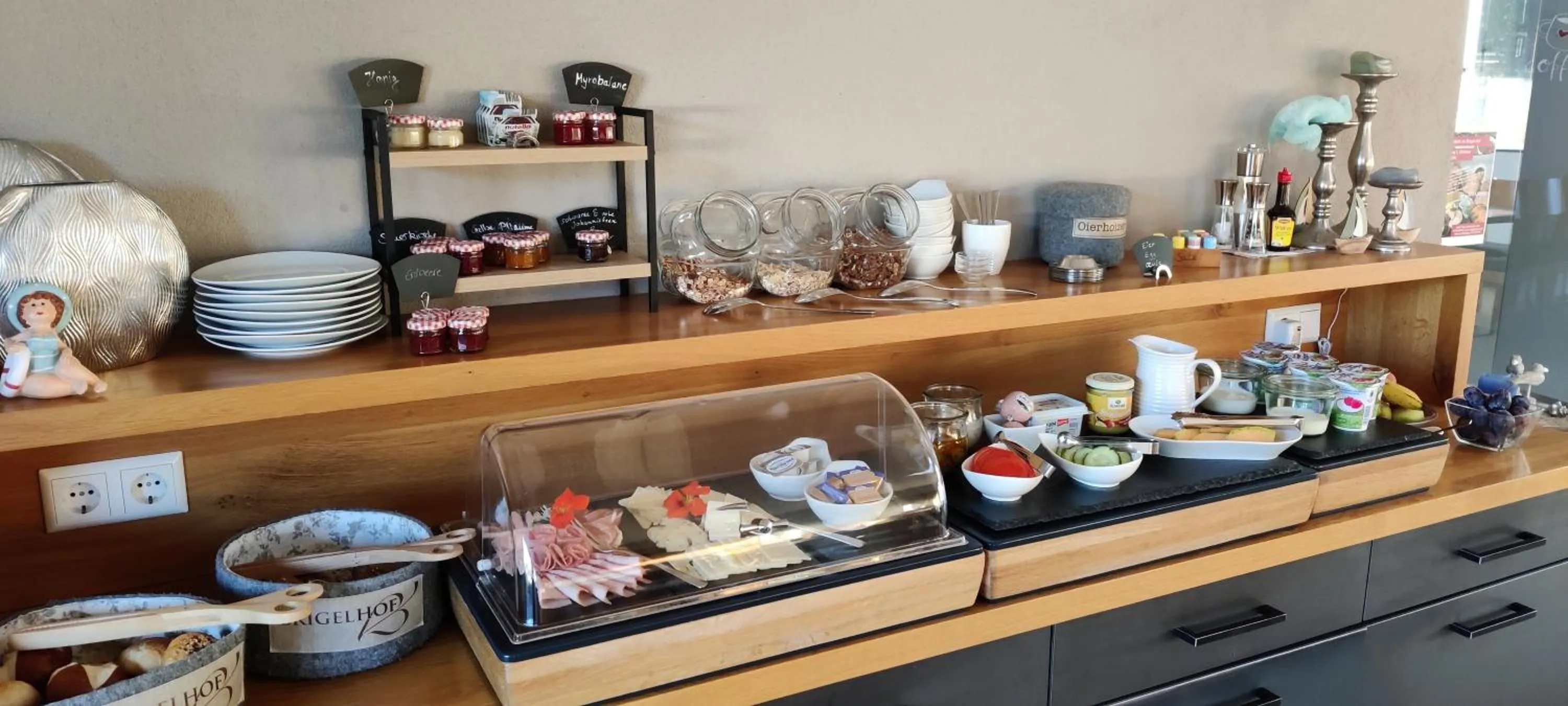 Breakfast in Brigel-Hof