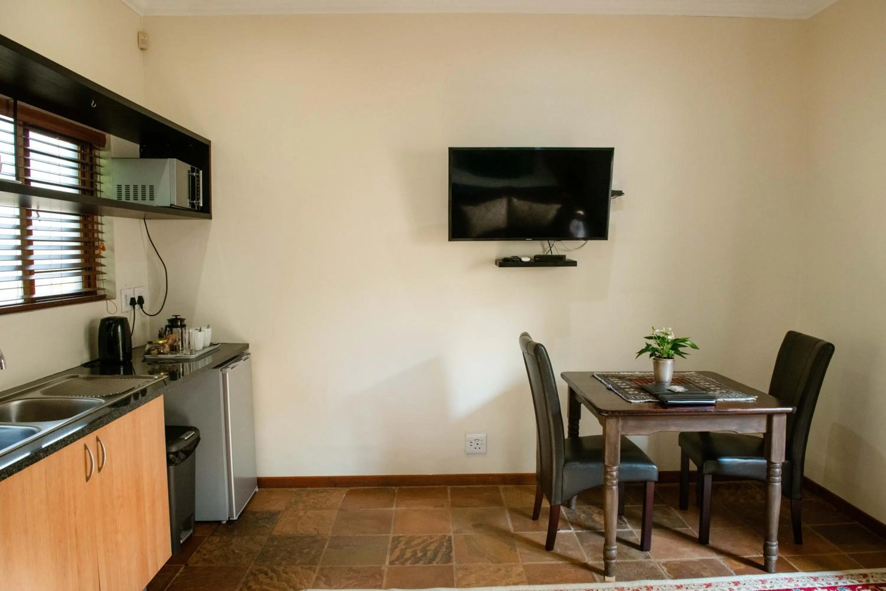 Kitchen or kitchenette in 37 on Charles