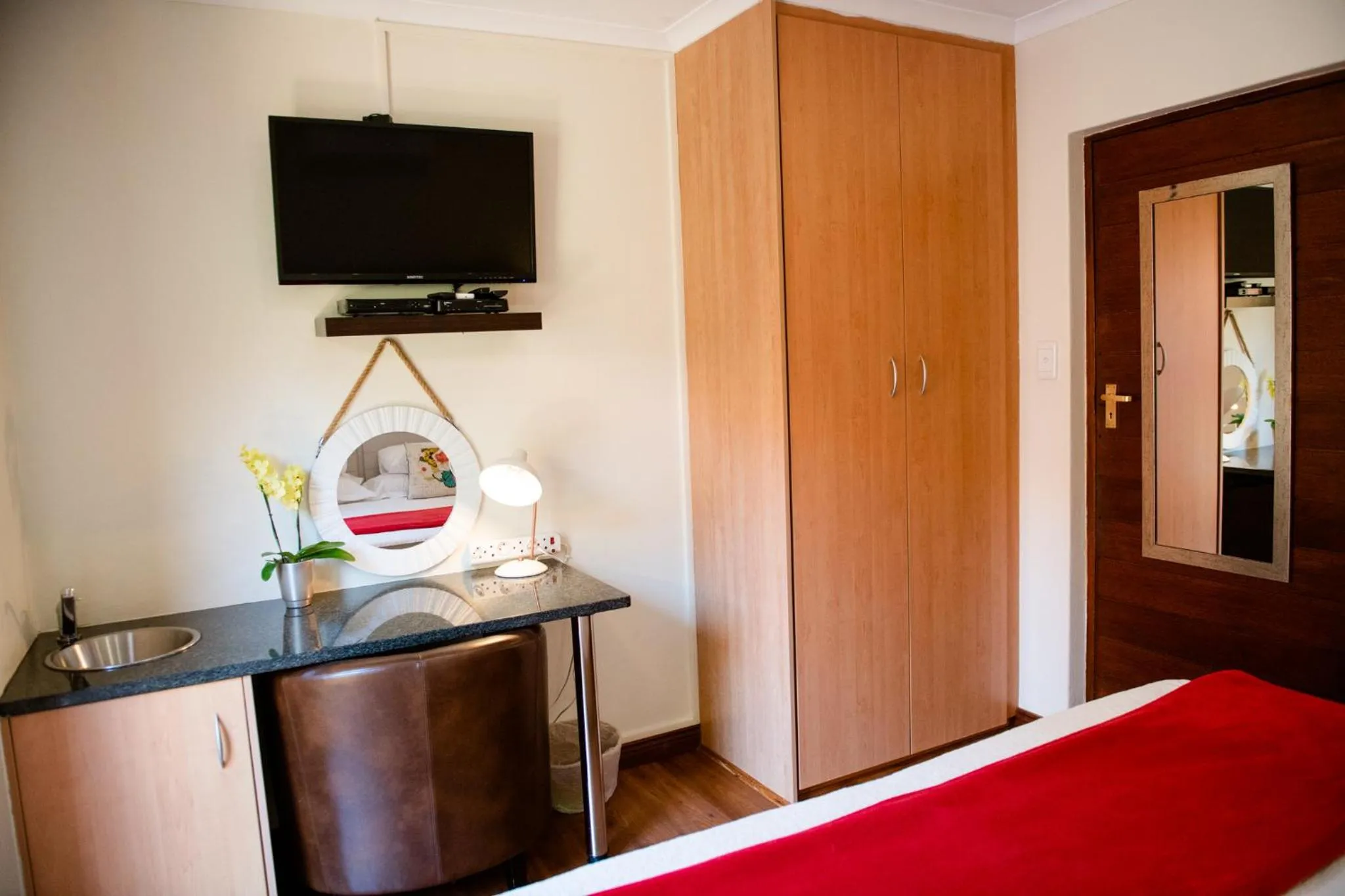 Seating area, Bed in 37 on Charles