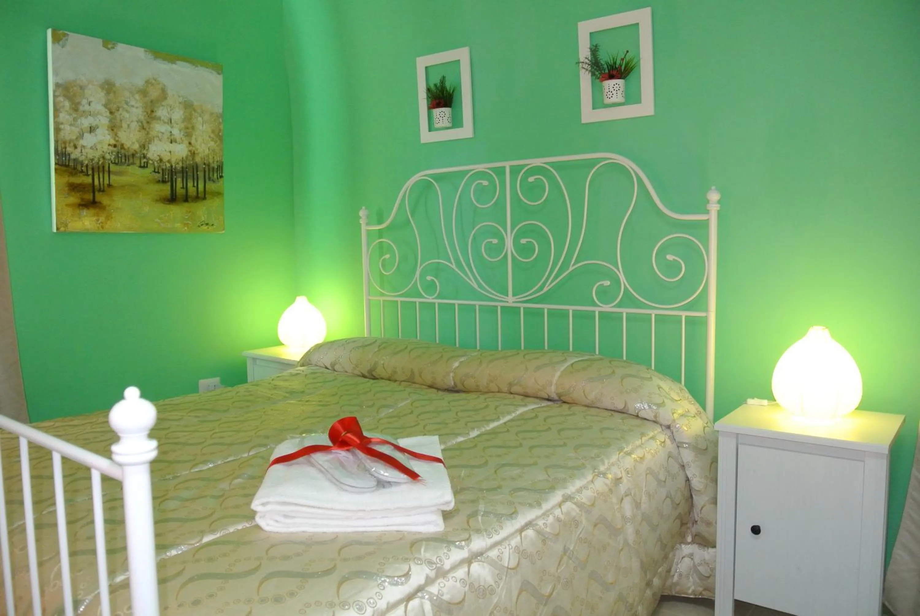 Bedroom, Bed in Mamma Puglia Suite & Breakfast