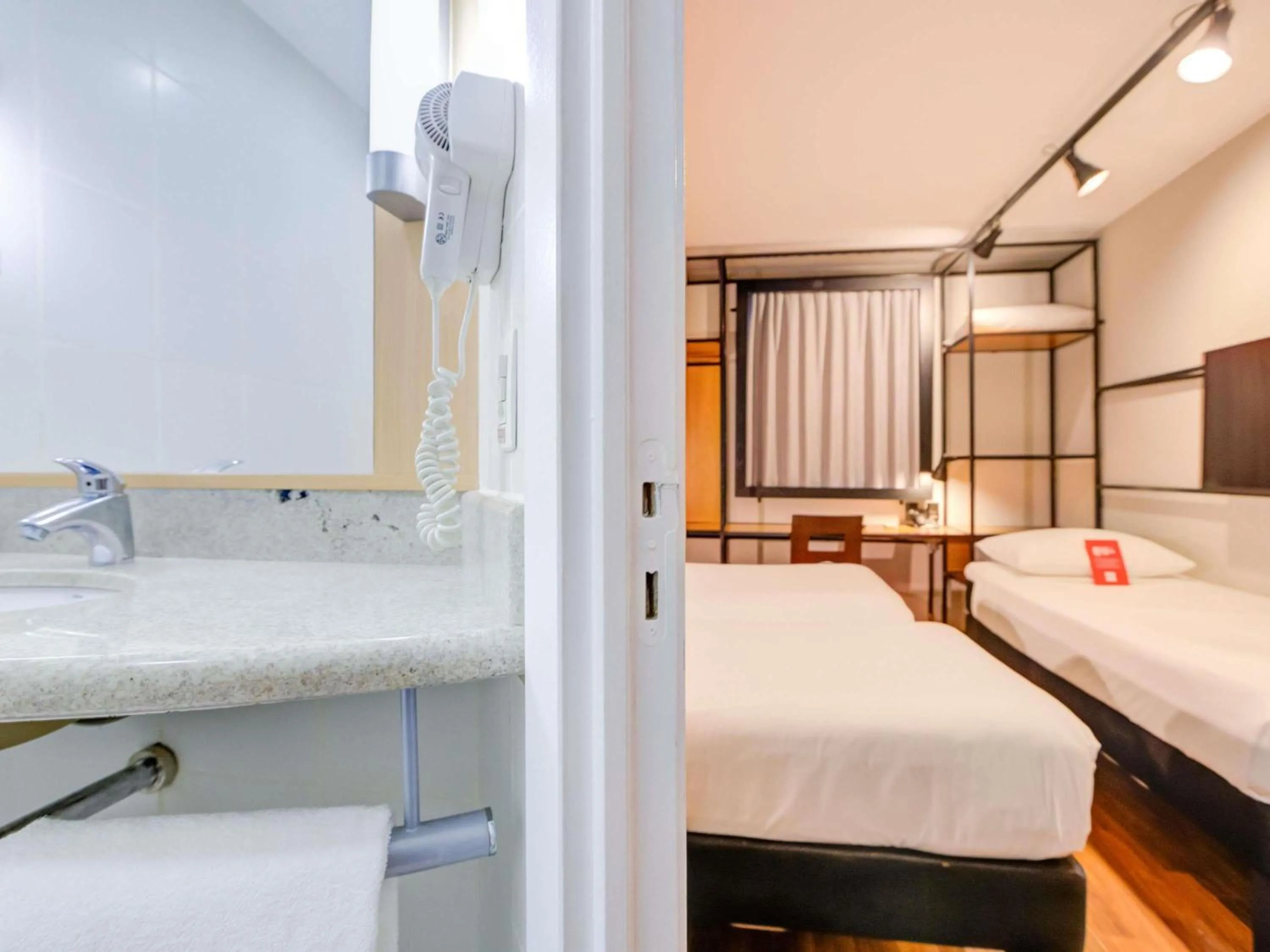 Bedroom, Bed in ibis Copacabana Posto 2