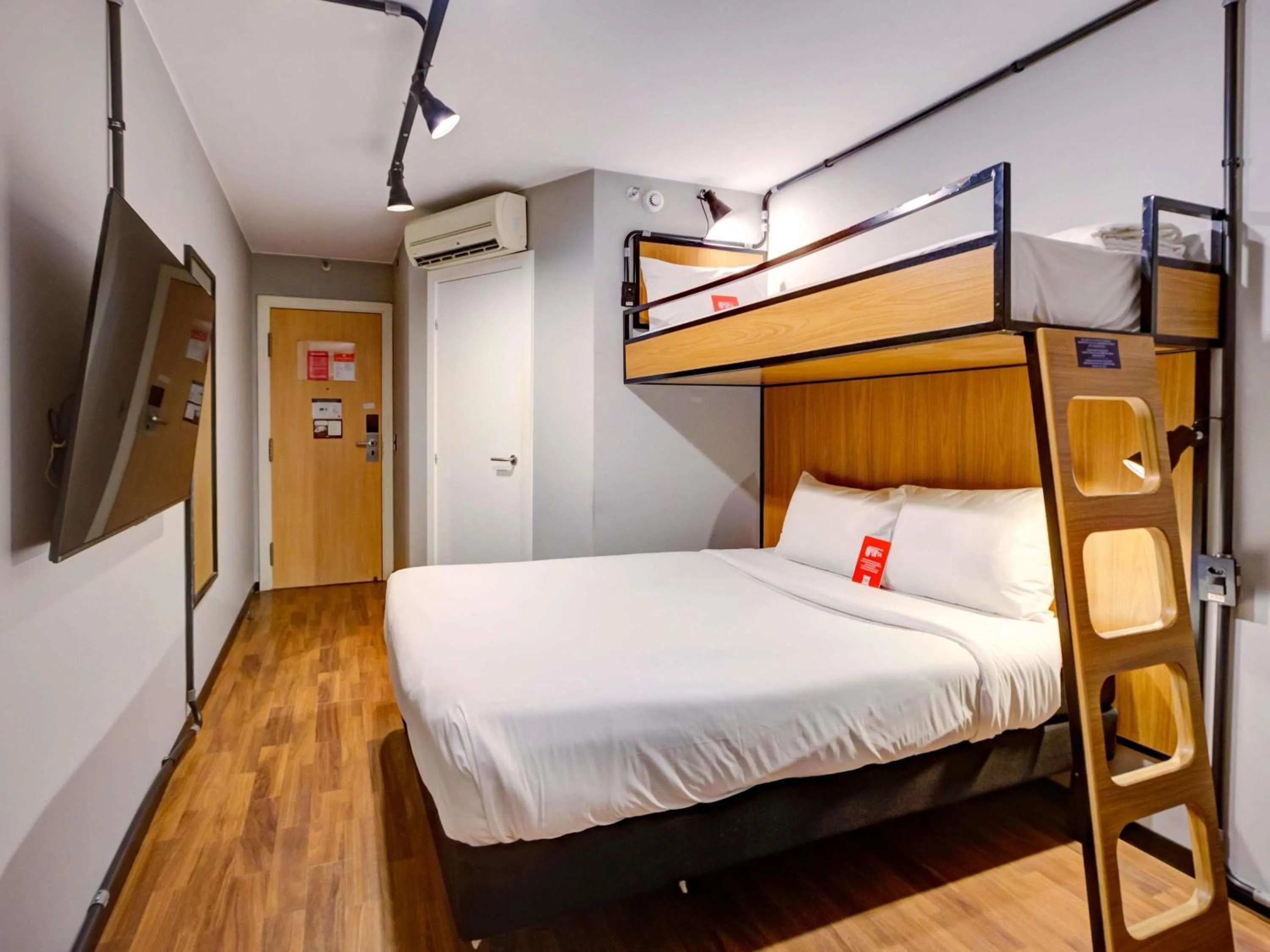 Bedroom, Bed in ibis Copacabana Posto 2