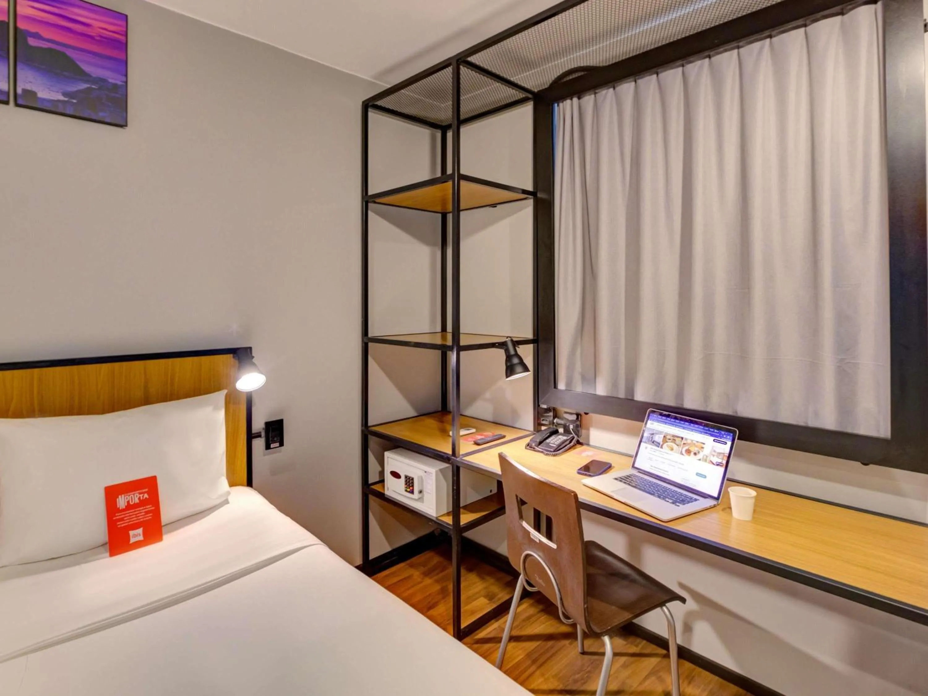 Bedroom, Bed in ibis Copacabana Posto 2