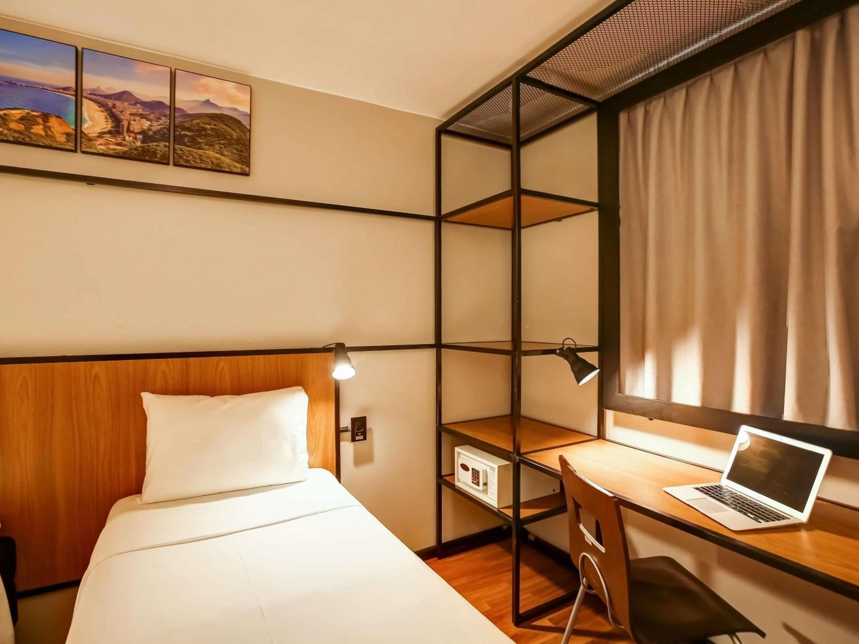 Bedroom, Bed in ibis Copacabana Posto 2