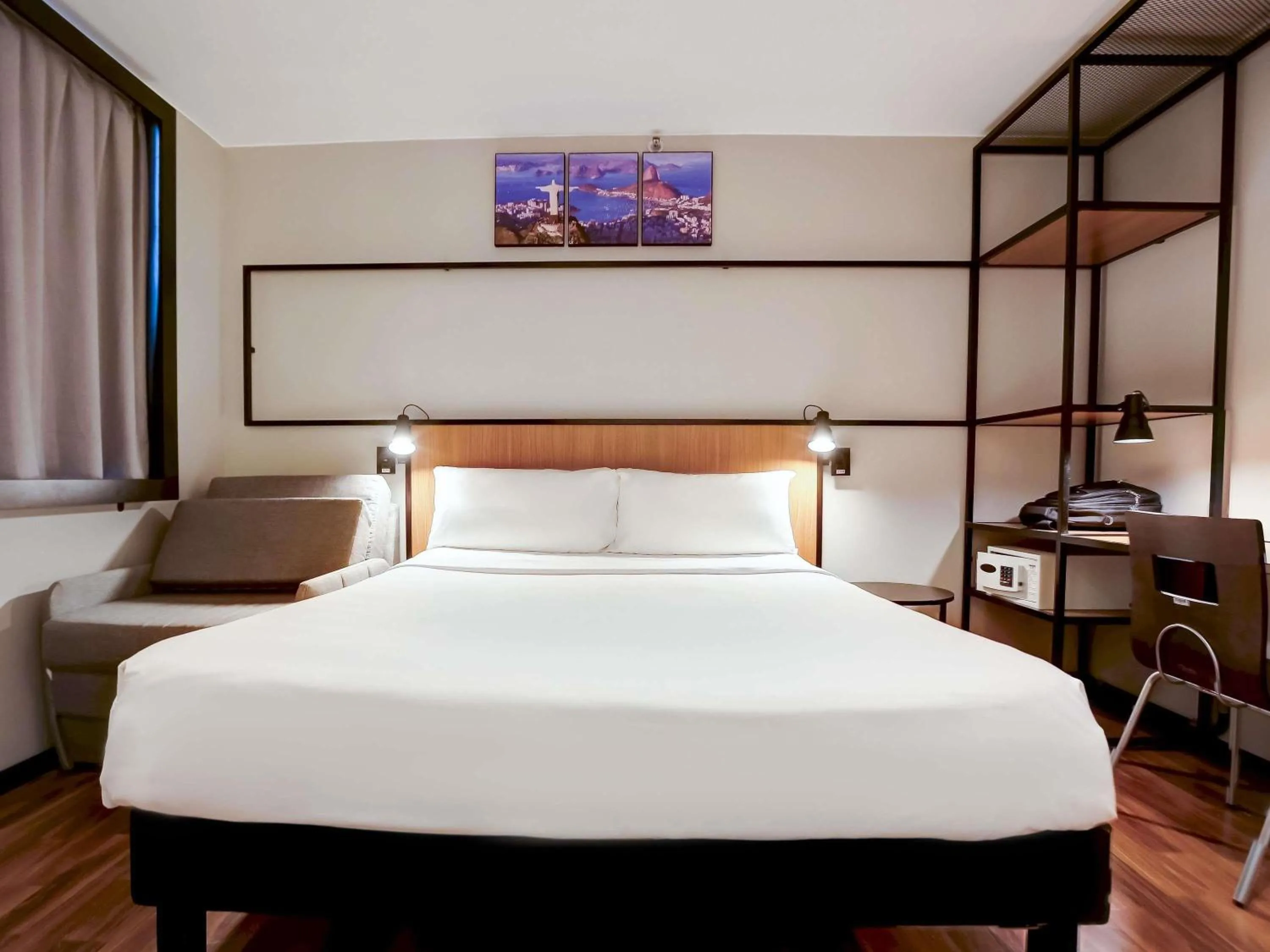 Bedroom, Bed in ibis Copacabana Posto 2