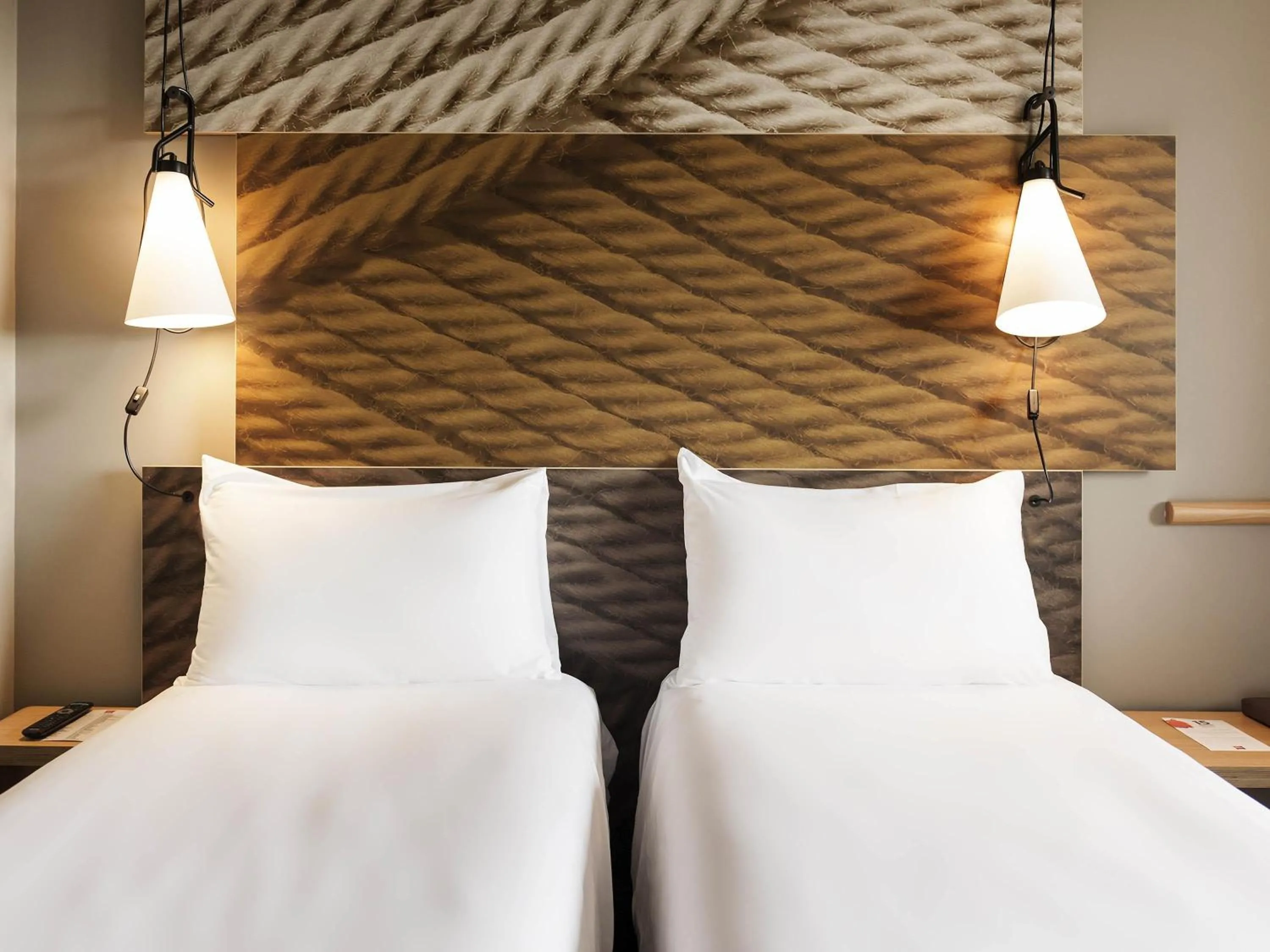 Bedroom, Bed in ibis De Haan