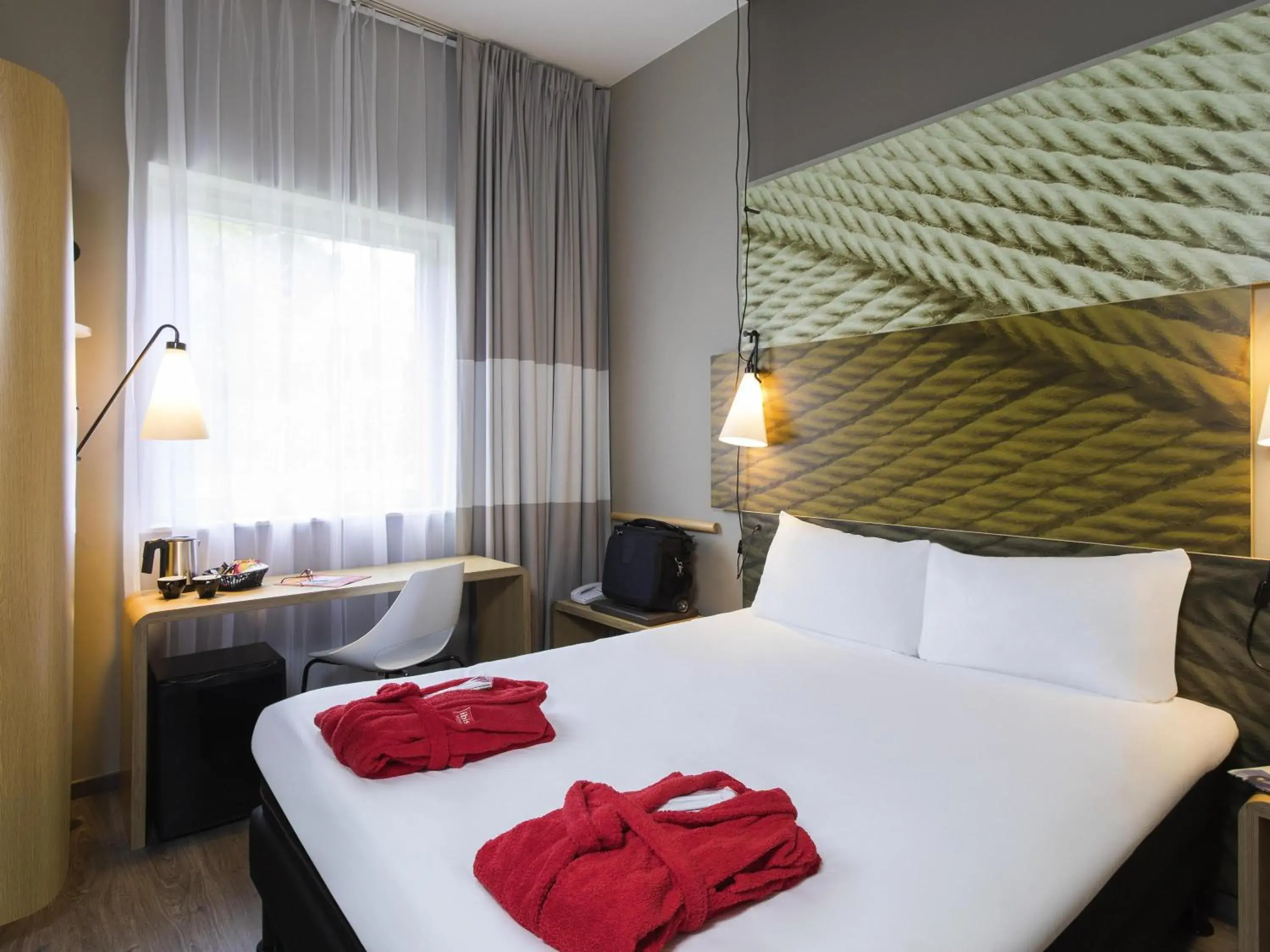 Superior Room with One Double Bed or Two Single Beds in ibis De Haan Superior Room with One Double Bed or Two Single Beds in ibis De Haan