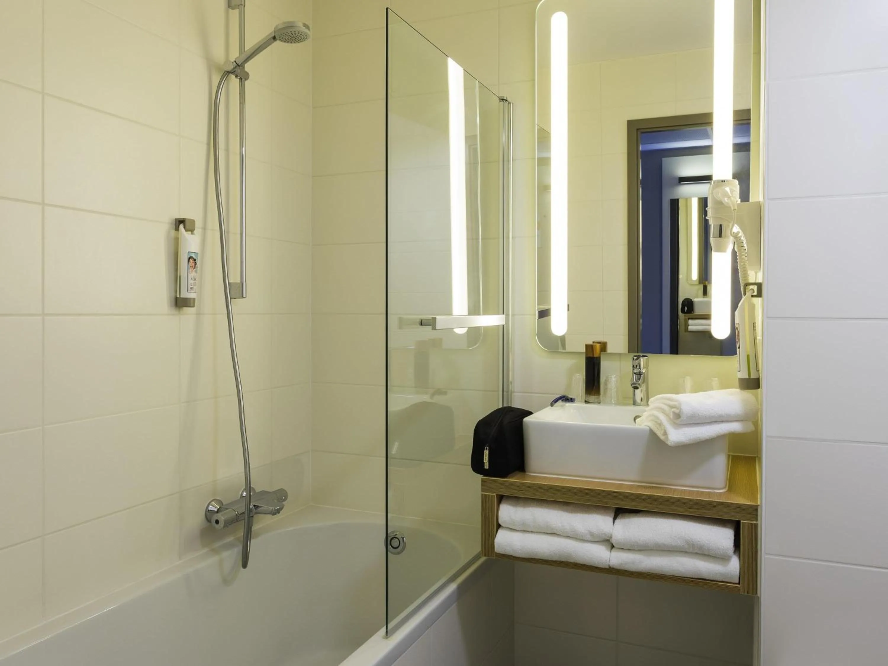 Bedroom in ibis De Haan