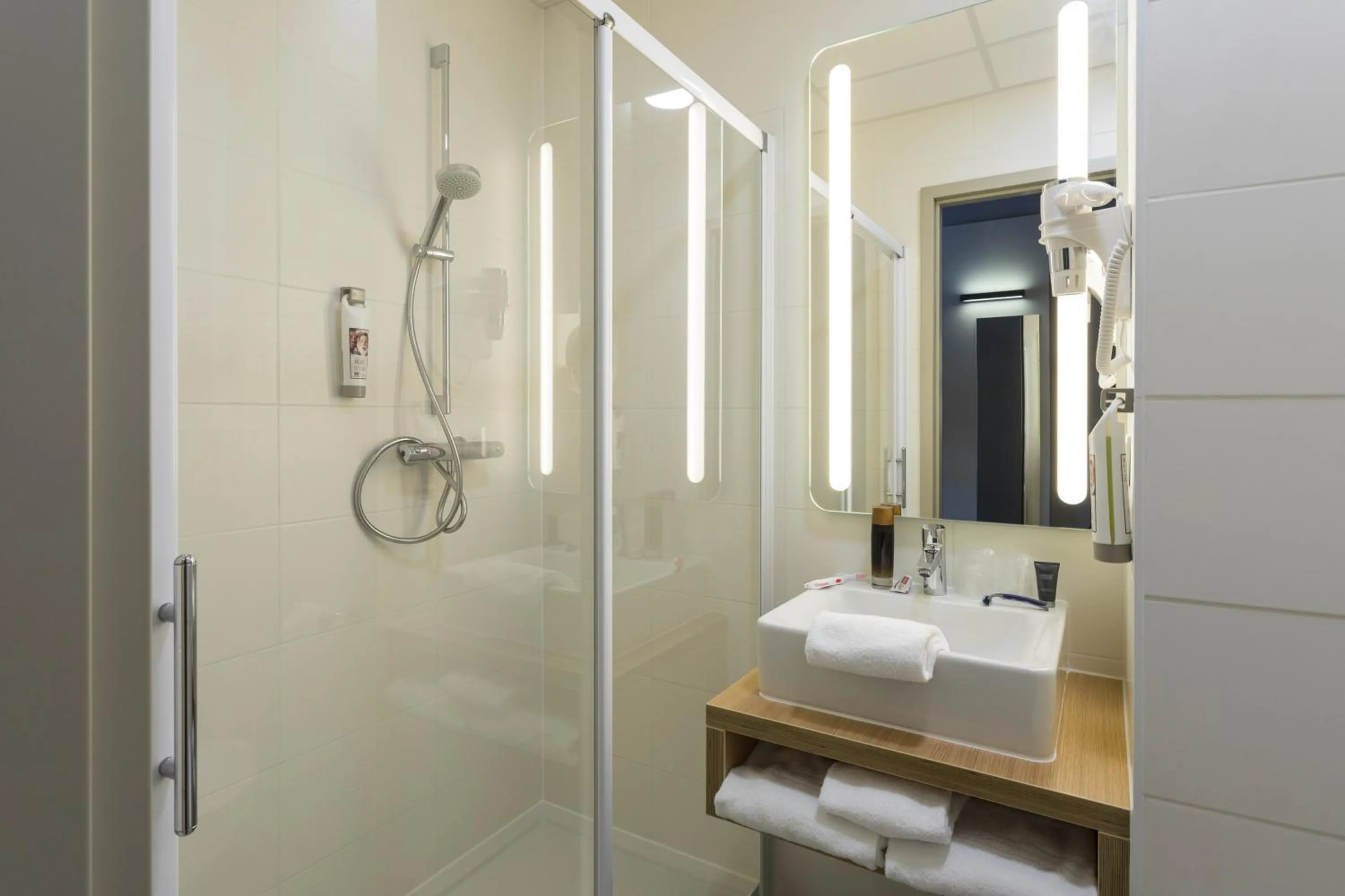 Bathroom in ibis De Haan