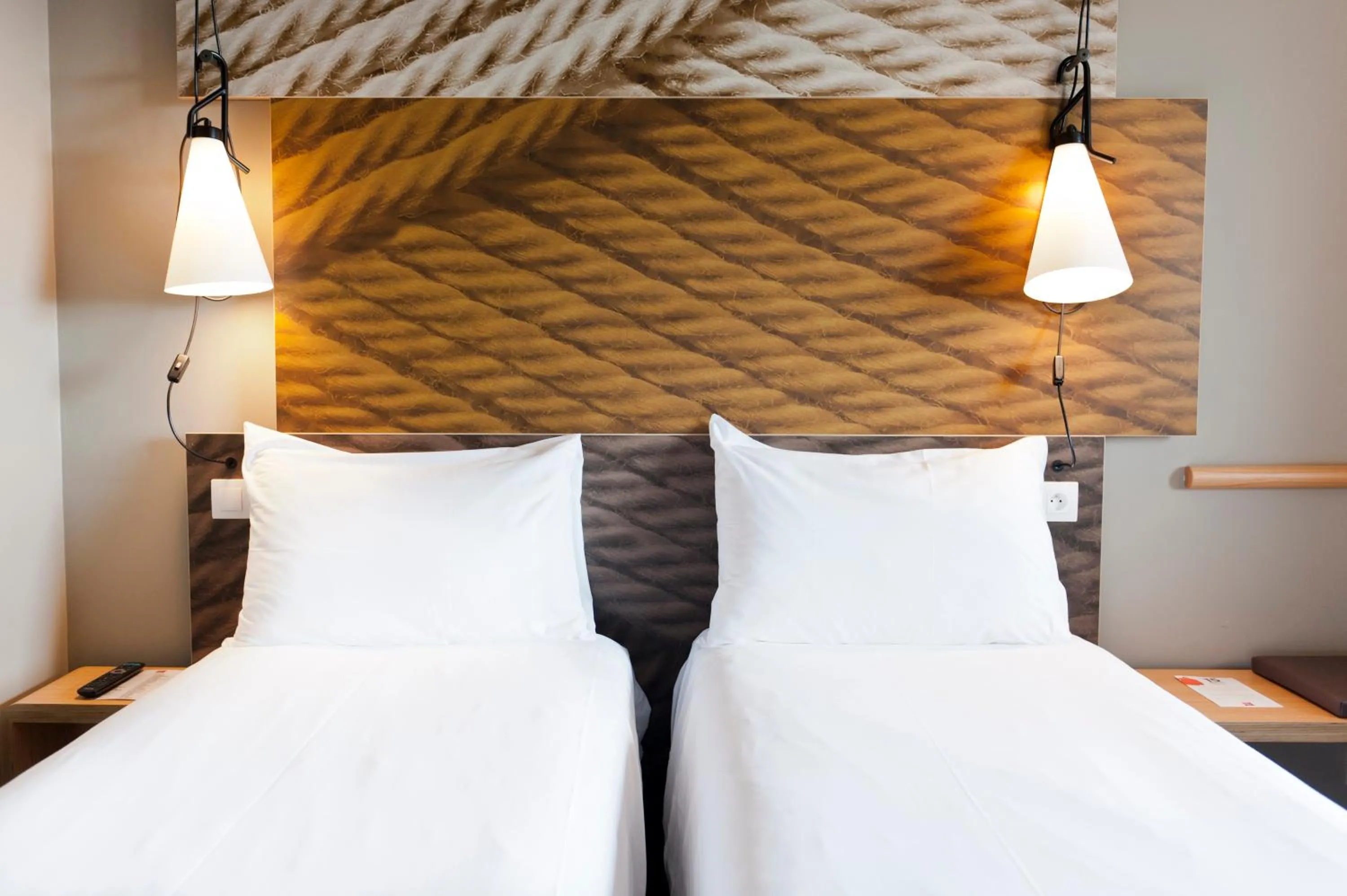 Bedroom, Bed in ibis De Haan