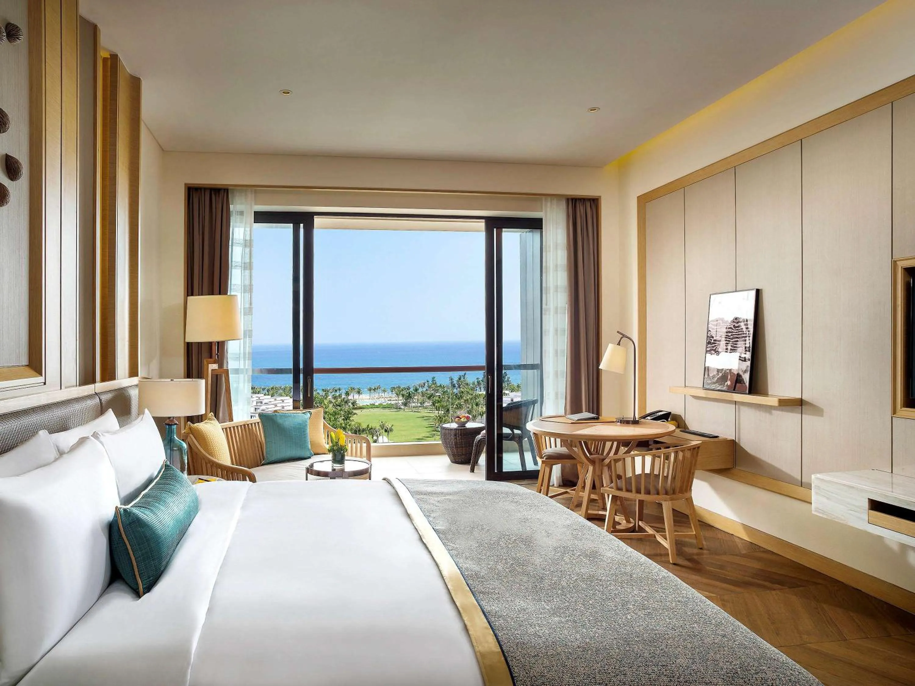 Luxury King Room with Ocean View and Club Access in Sofitel Sanya Leeman Resort