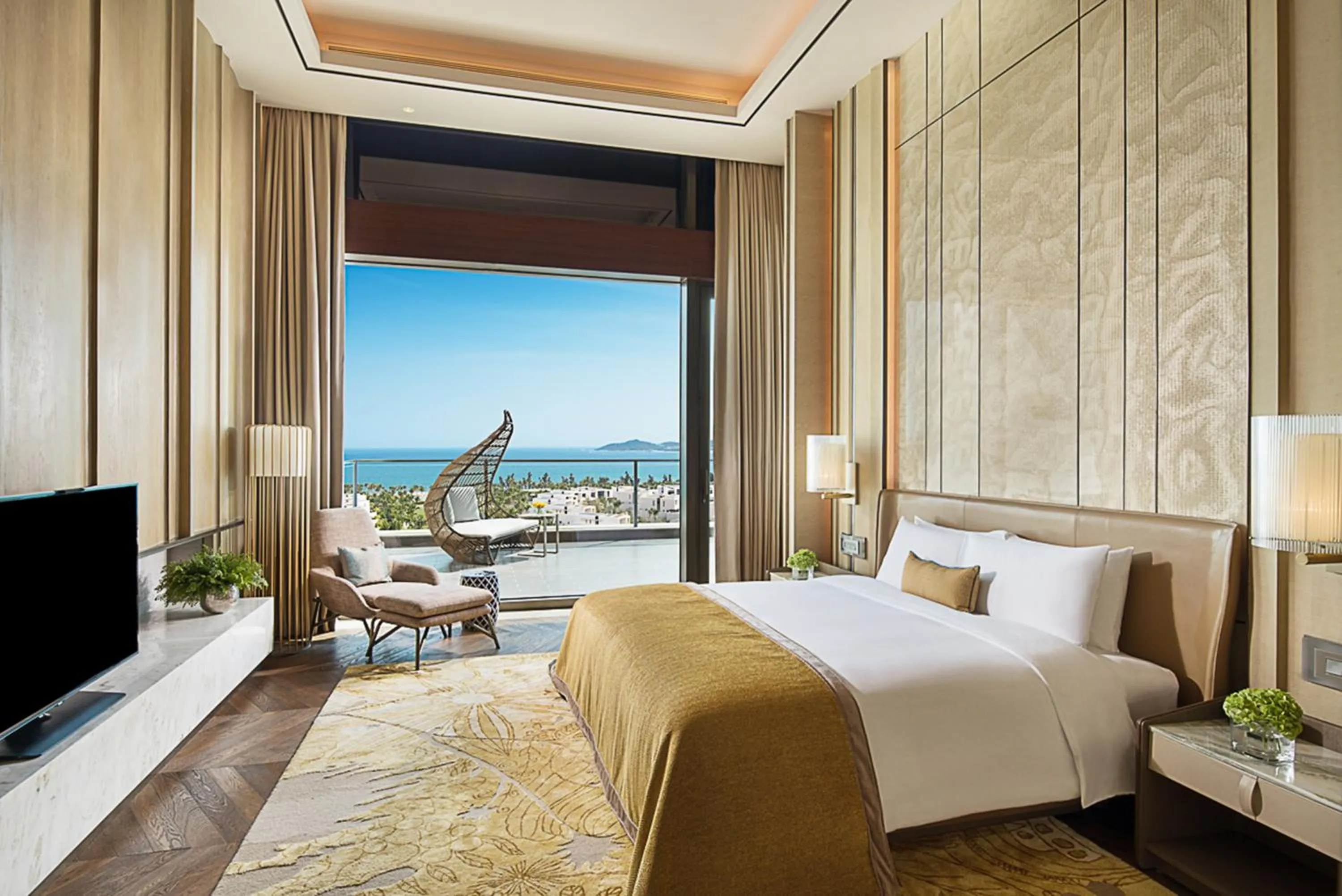 Bed in Sofitel Sanya Leeman Resort