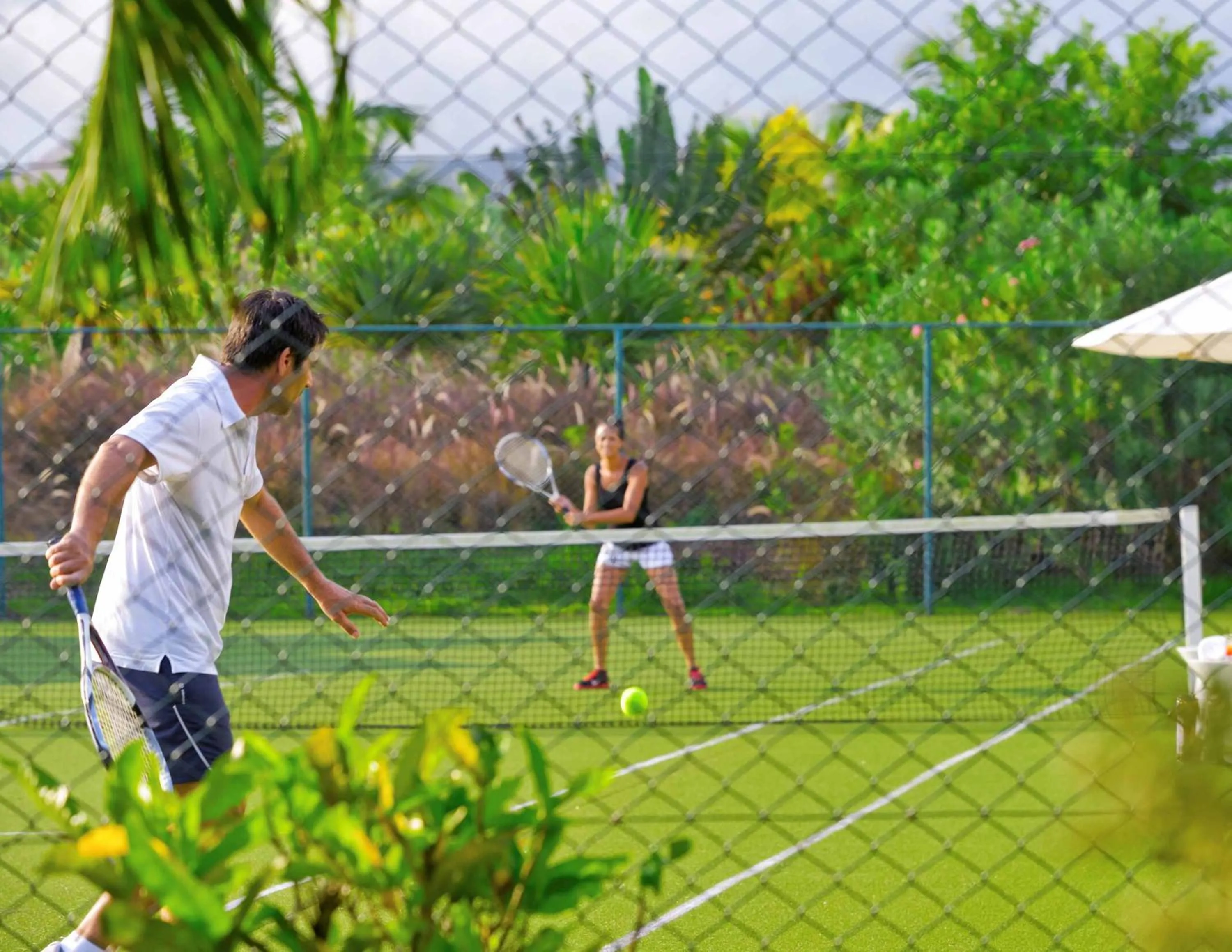 Tennis court in Sofitel Sanya Leeman Resort