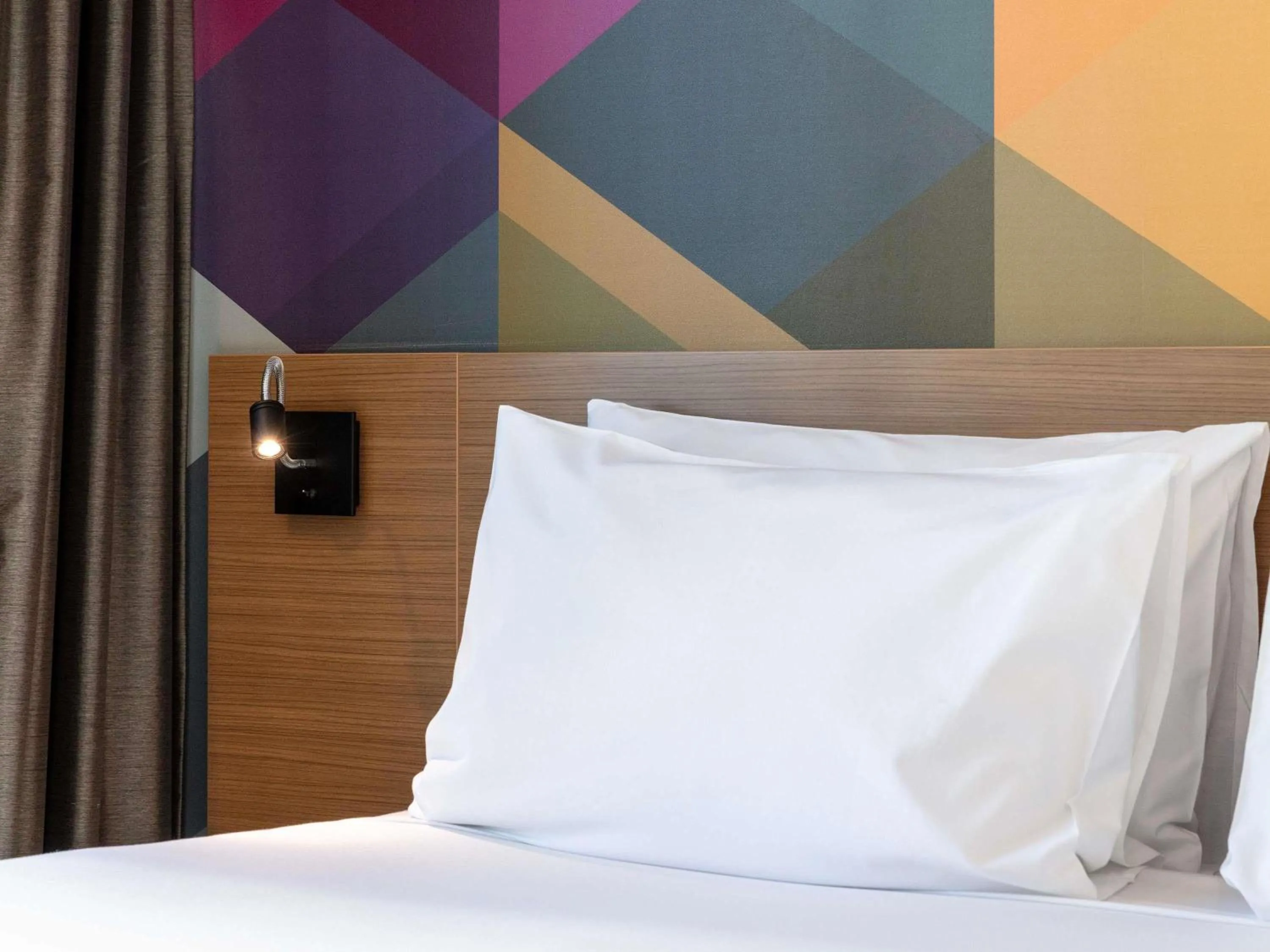 Bedroom, Bed in ibis Styles Brisbane Elizabeth Street