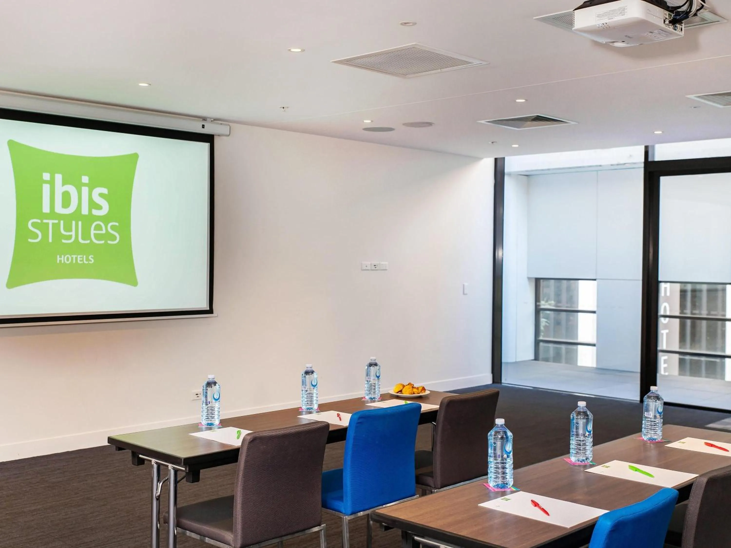 Meeting/conference room in ibis Styles Brisbane Elizabeth Street